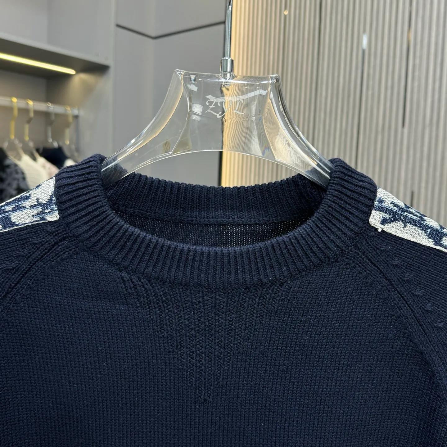 🅿️270 CD Dior 25FW crew neck sweater. The fabric is made of top-quality cashmere yarn. The new autumn and winter Oblique jacquard knitted cashmere sweater adopts a double-sided wearable design and is made of high-quality cashmere material. After fine weaving process, it presents a soft and comfortable touch and excellent thermal insulation performance. The iconic Oblique jacquard pattern is perfectly presented through precision knitting technology. It can be worn on both sides, showing different style charms. The round neck design is simple and elegant, suitable for various matching occasions. Exquisite knitting technology ensures that the clothes are not easily deformed and remain crisp and long-lasting. The double-sided design concept reflects LV's perfect balance of practicality and fashion. Each sweater undergoes strict quality inspection to ensure that the quality meets the brand's consistently high standards. This knitted item combines warmth and style, making it an exquisite addition to your autumn and winter wardrobe. Size:M/L/XL/XXL