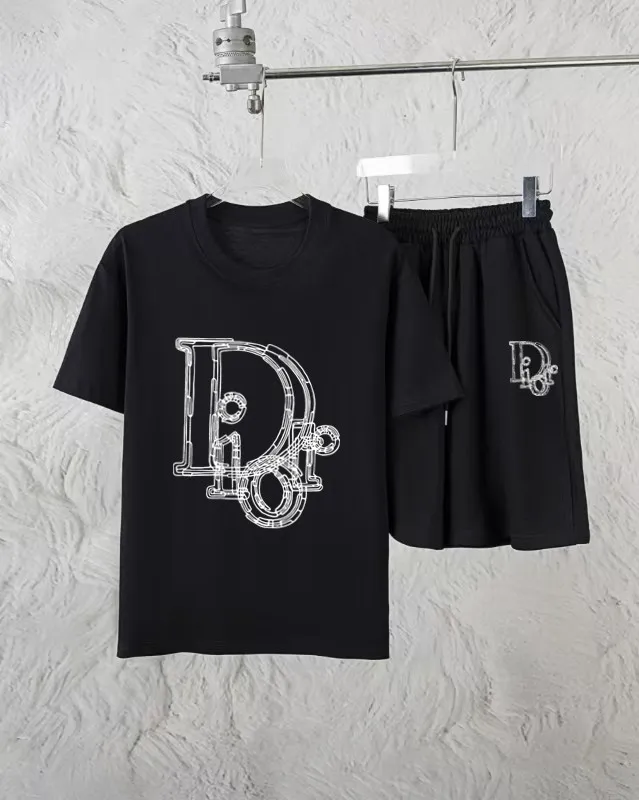 🅿️300 Dior Exclusively provides new trendy men’s fashionable round neck short-sleeved shorts suits, trendy and fashionable casual short-sleeved suits! It has high breathability and comfort, impeccable details, and brand element design concept, reflecting high quality. It presents a casual cut and the upper body shape is great! Material: 260g double yarn pure cotton short sleeves + 360g pure cotton terry shorts Size: S-XXL 🔥 (please state your height and weight when placing an order)