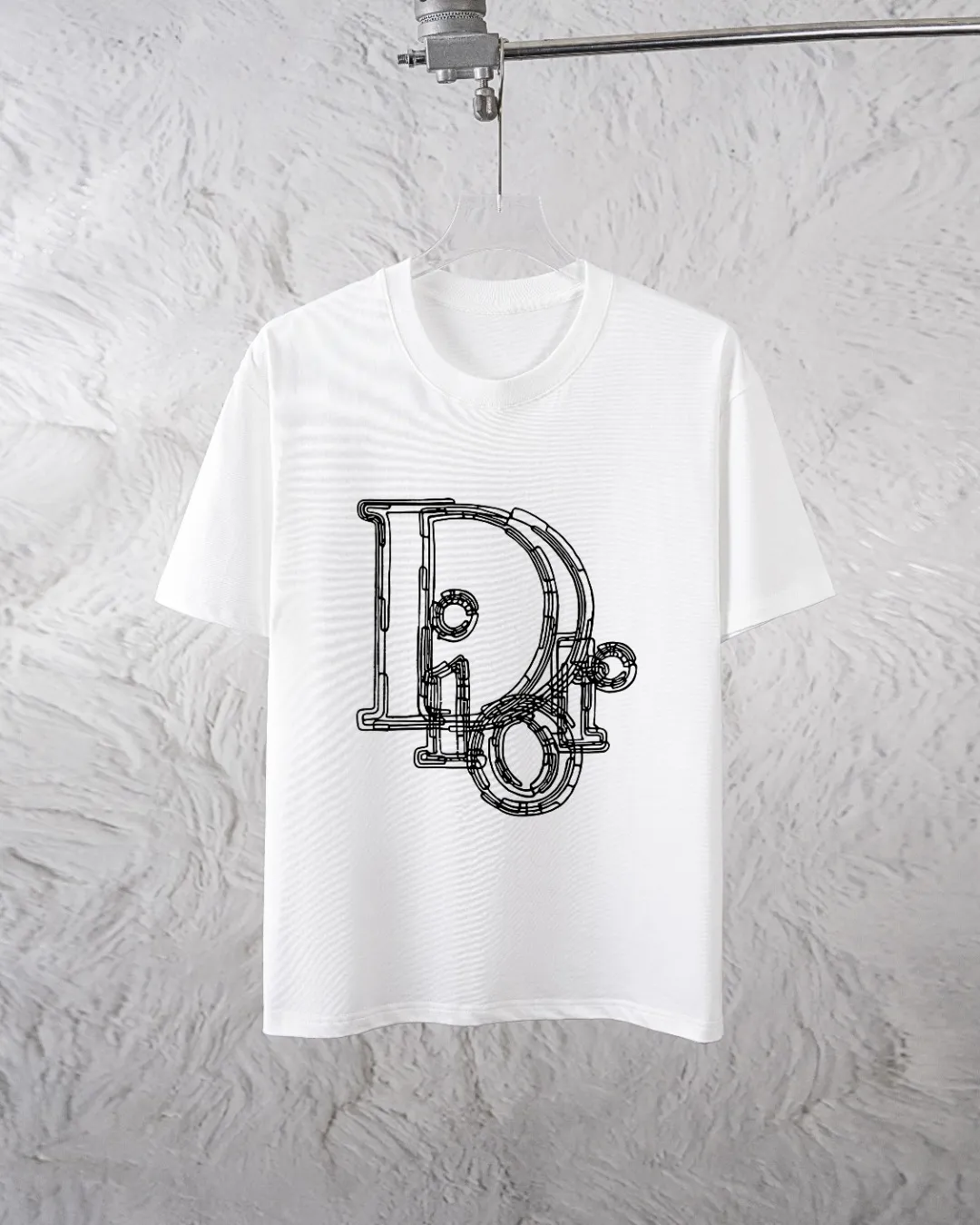 🅿️300 Dior Exclusively provides new trendy men’s fashionable round neck short-sleeved shorts suits, trendy and fashionable casual short-sleeved suits! It has high breathability and comfort, impeccable details, and brand element design concept, reflecting high quality. It presents a casual cut and the upper body shape is great! Material: 260g double yarn pure cotton short sleeves + 360g pure cotton terry shorts Size: S-XXL 🔥 (please state your height and weight when placing an order)