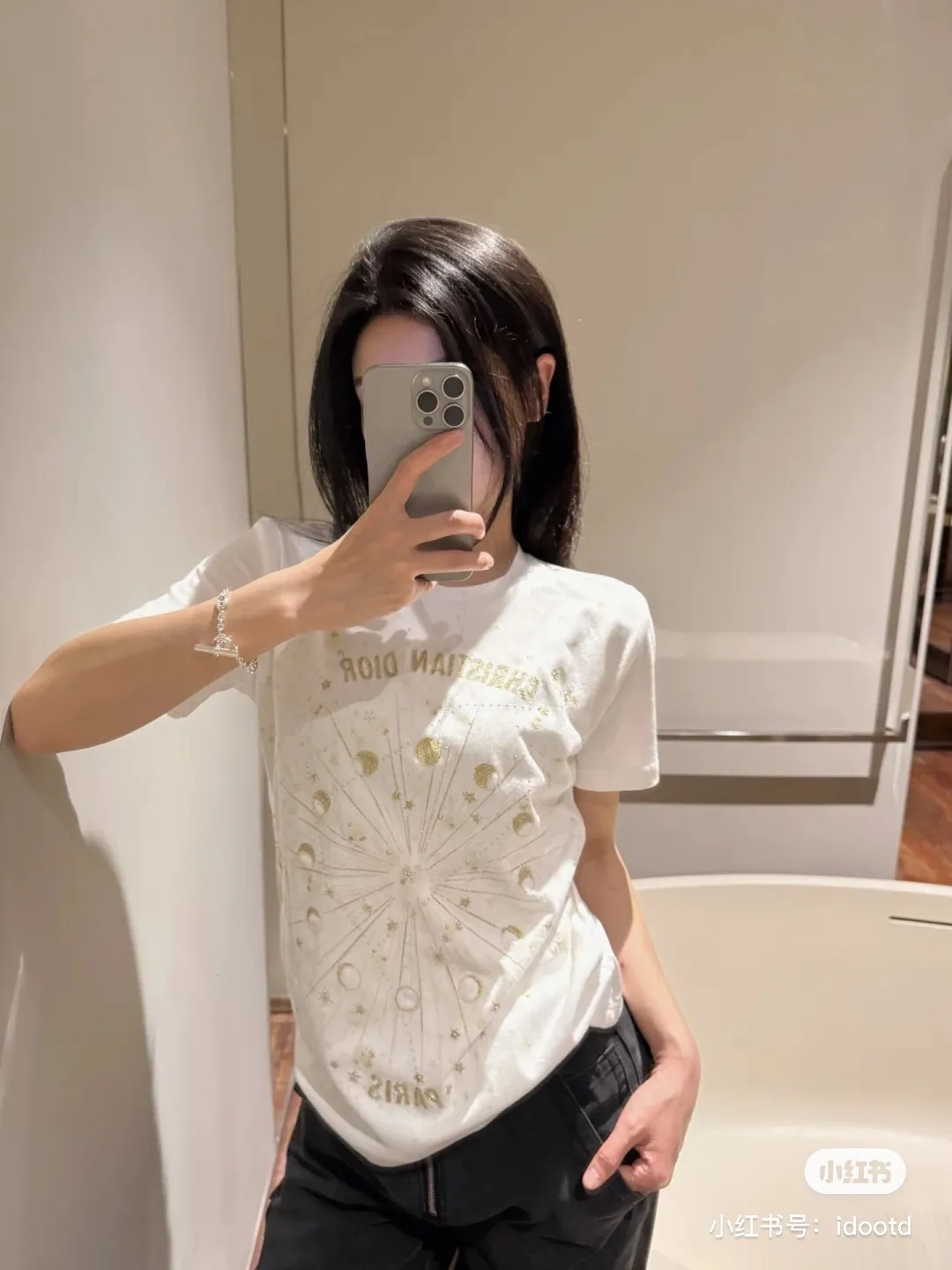 🅿️158 M217 #Dior Dior•25ss new heavy-duty hot-drilled embroidered short-sleeved T-shirt ✅✅✅Ready stock Focus on quality Feel free to compare Size: S M L Color: Apricot