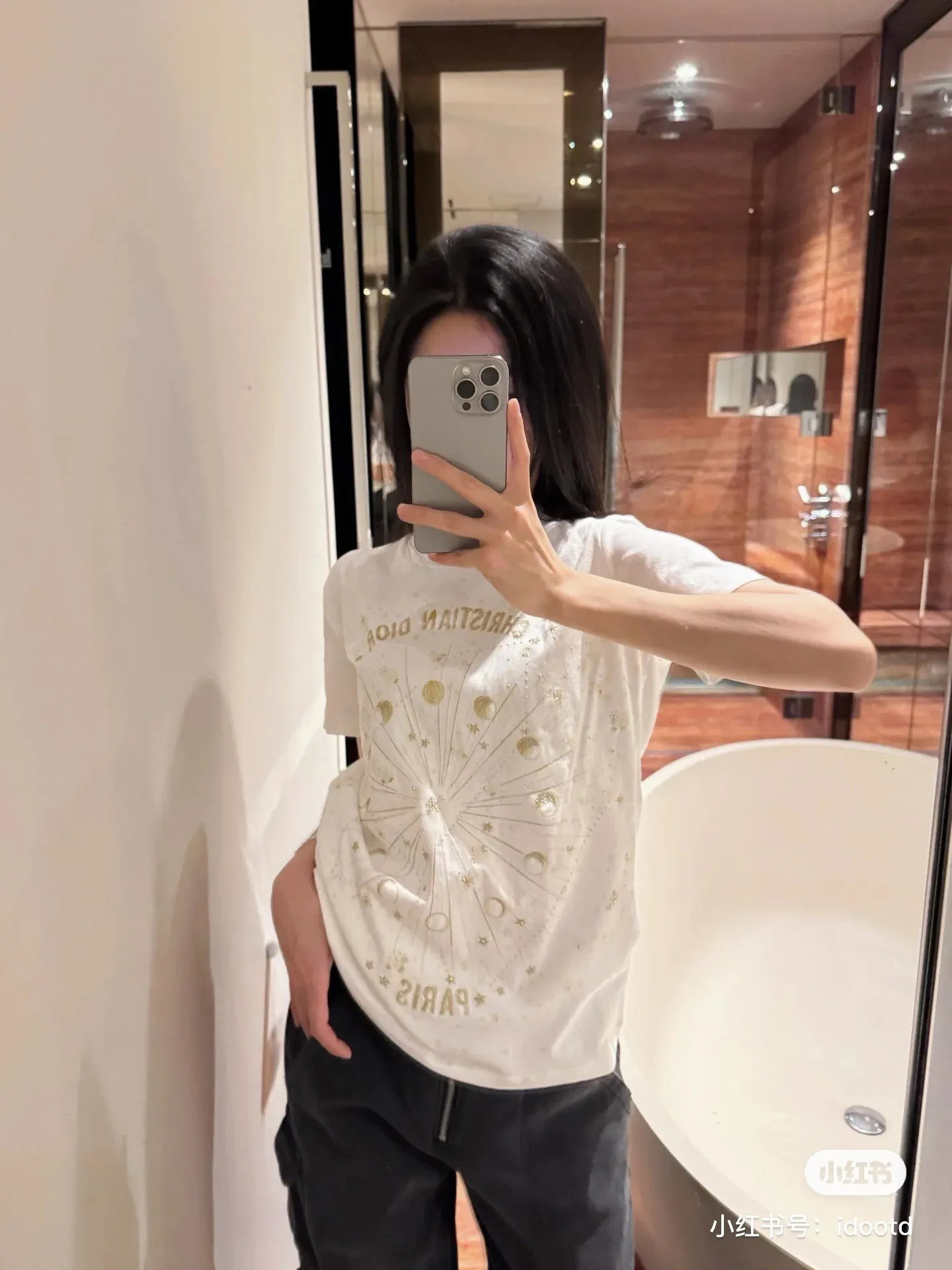 🅿️158 M217 #Dior Dior•25ss new heavy-duty hot-drilled embroidered short-sleeved T-shirt ✅✅✅Ready stock Focus on quality Feel free to compare Size: S M L Color: Apricot
