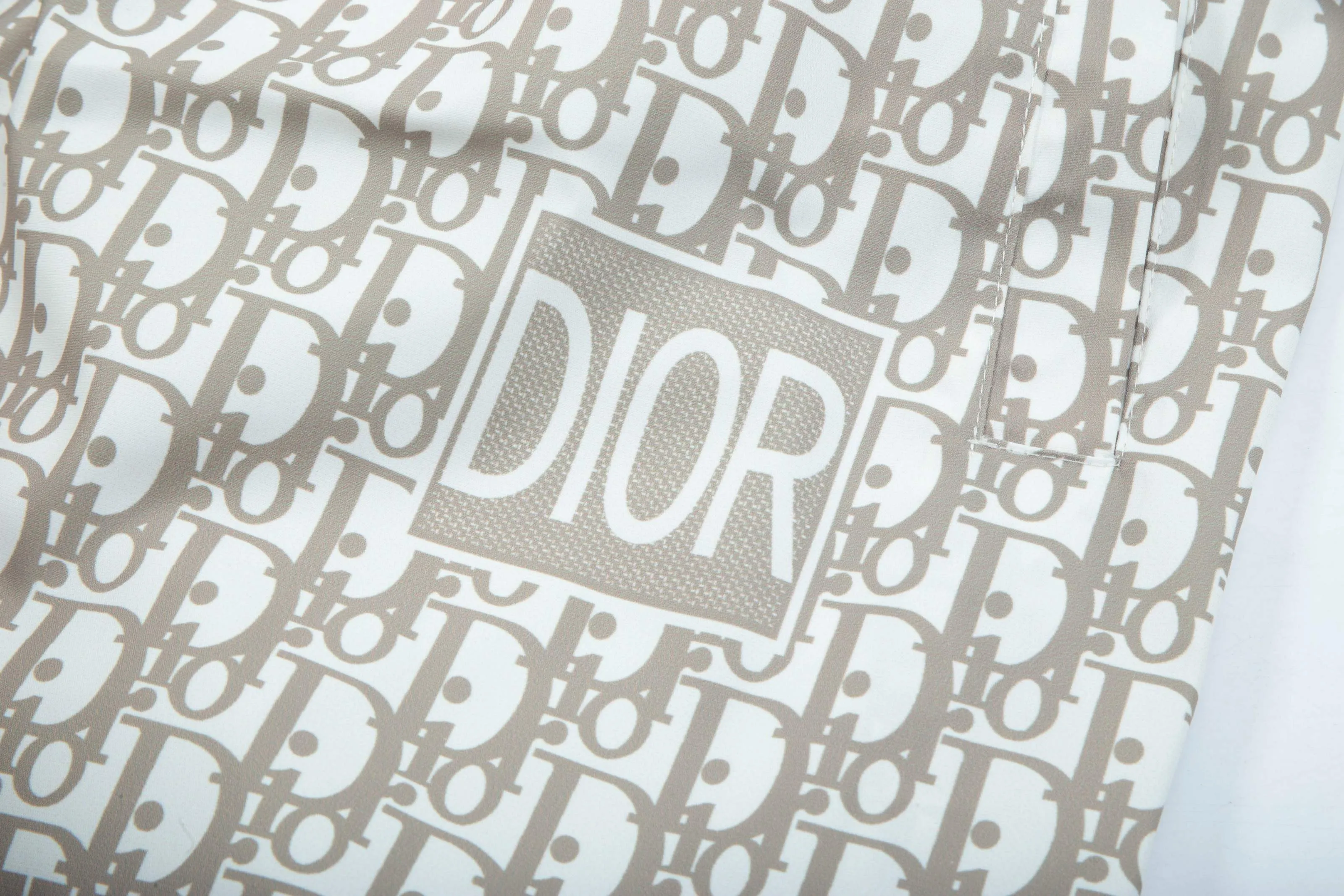 🅿️160 2025 DiOR Dior's new quick-drying beach shorts, customized fabrics, with presbyopic craftsmanship and logo printed all over. The version is tight and three-dimensional, with straight stripe splicing. The customized trouser cord hardware has strong texture and smoothness. The upper body is comfortable and breathable. It has a concave and convex three-dimensional feel. It is fashionable and casual. Color: apricot blue. Size: M-4XL