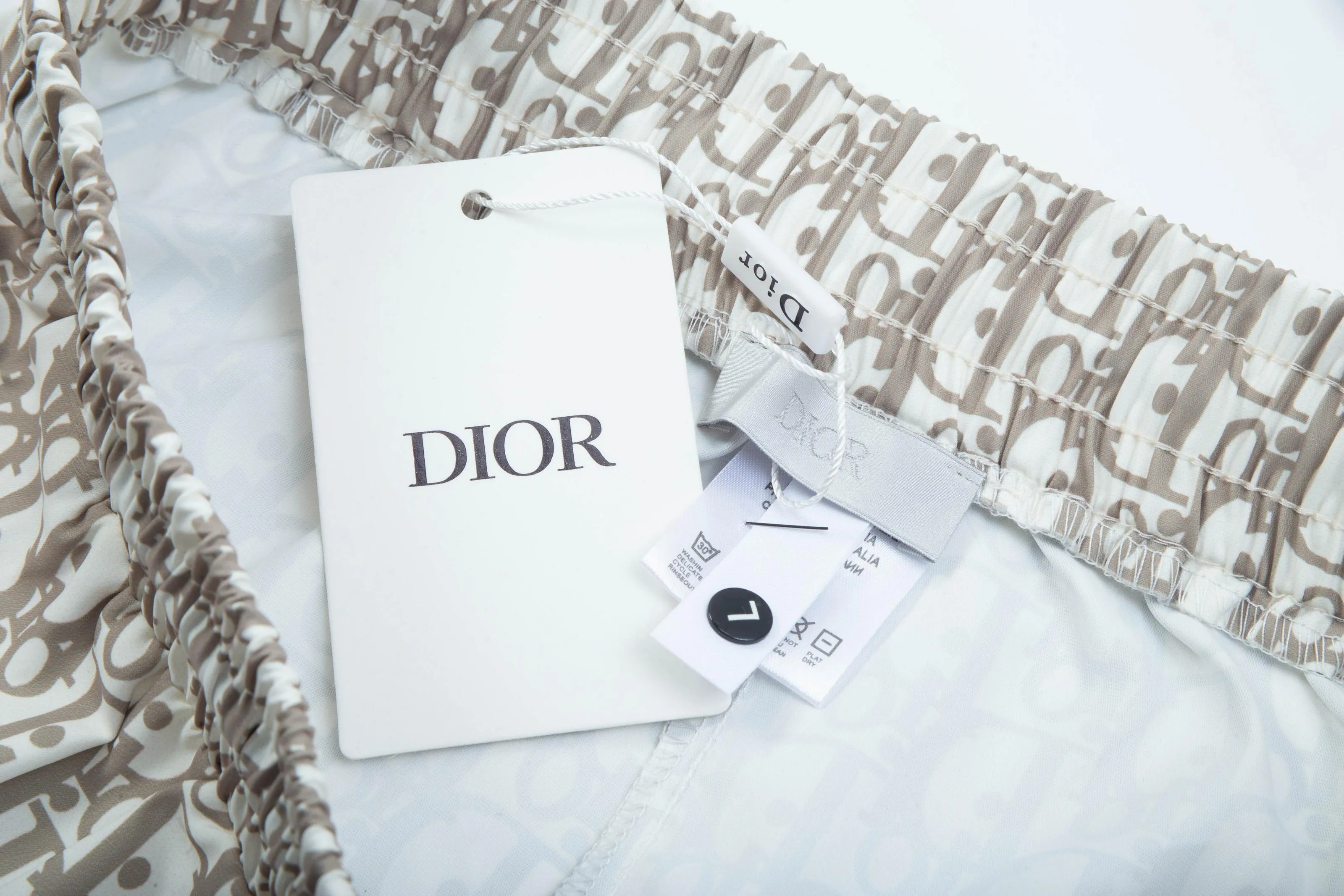 🅿️160 2025 DiOR Dior's new quick-drying beach shorts, customized fabrics, with presbyopic craftsmanship and logo printed all over. The version is tight and three-dimensional, with straight stripe splicing. The customized trouser cord hardware has strong texture and smoothness. The upper body is comfortable and breathable. It has a concave and convex three-dimensional feel. It is fashionable and casual. Color: apricot blue. Size: M-4XL