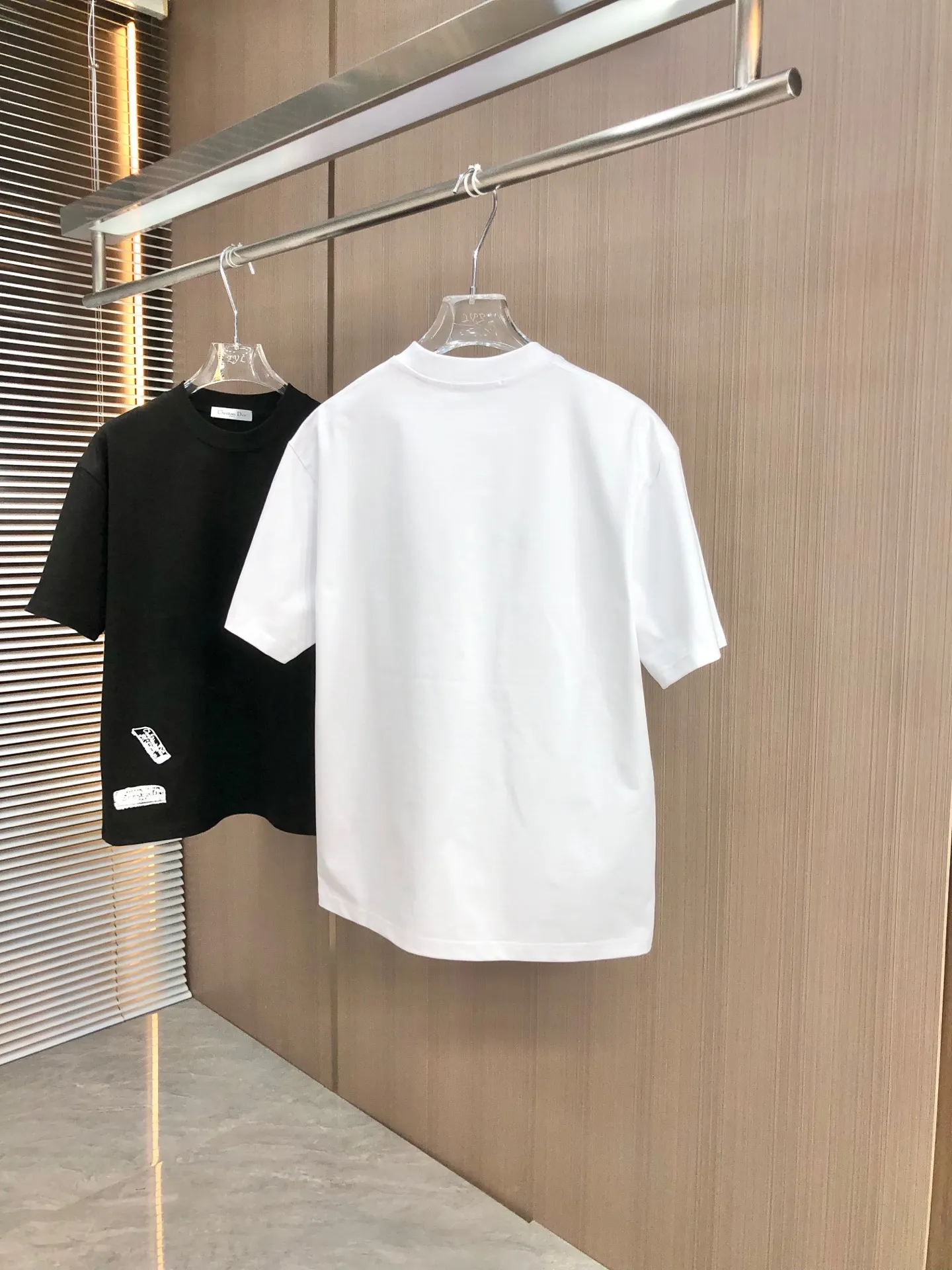 🅿️180 DIOR Dior 2025 spring and summer new style, round neck short sleeves, letter logo pins🪡 embroidery technology, using high weight 320g double yarn combed cotton fabric, slightly loose version, soft and thick fabric feel, same size for men and women, size: SMLXLXXL