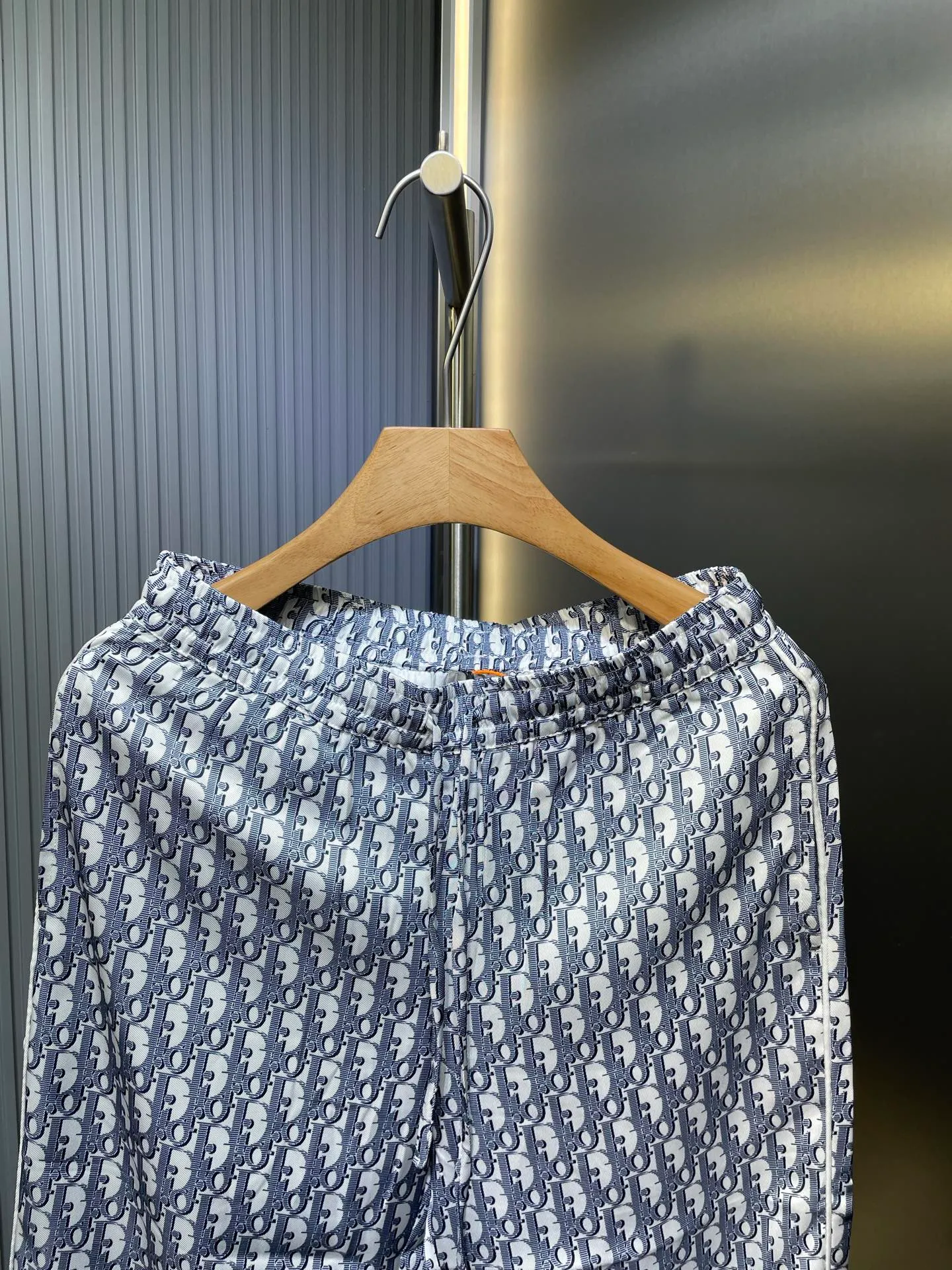 🅿️470 Dior🌟【Top original order】25ss classic all-over printed presbyopia This village shirt is decorated with classic oblique print. Crafted from white and blue twill fabric, it features a peaked collar and rounded hem for a casual style. Wear it with the matching pajama bottoms or for a sophisticated look. Size: 46-52