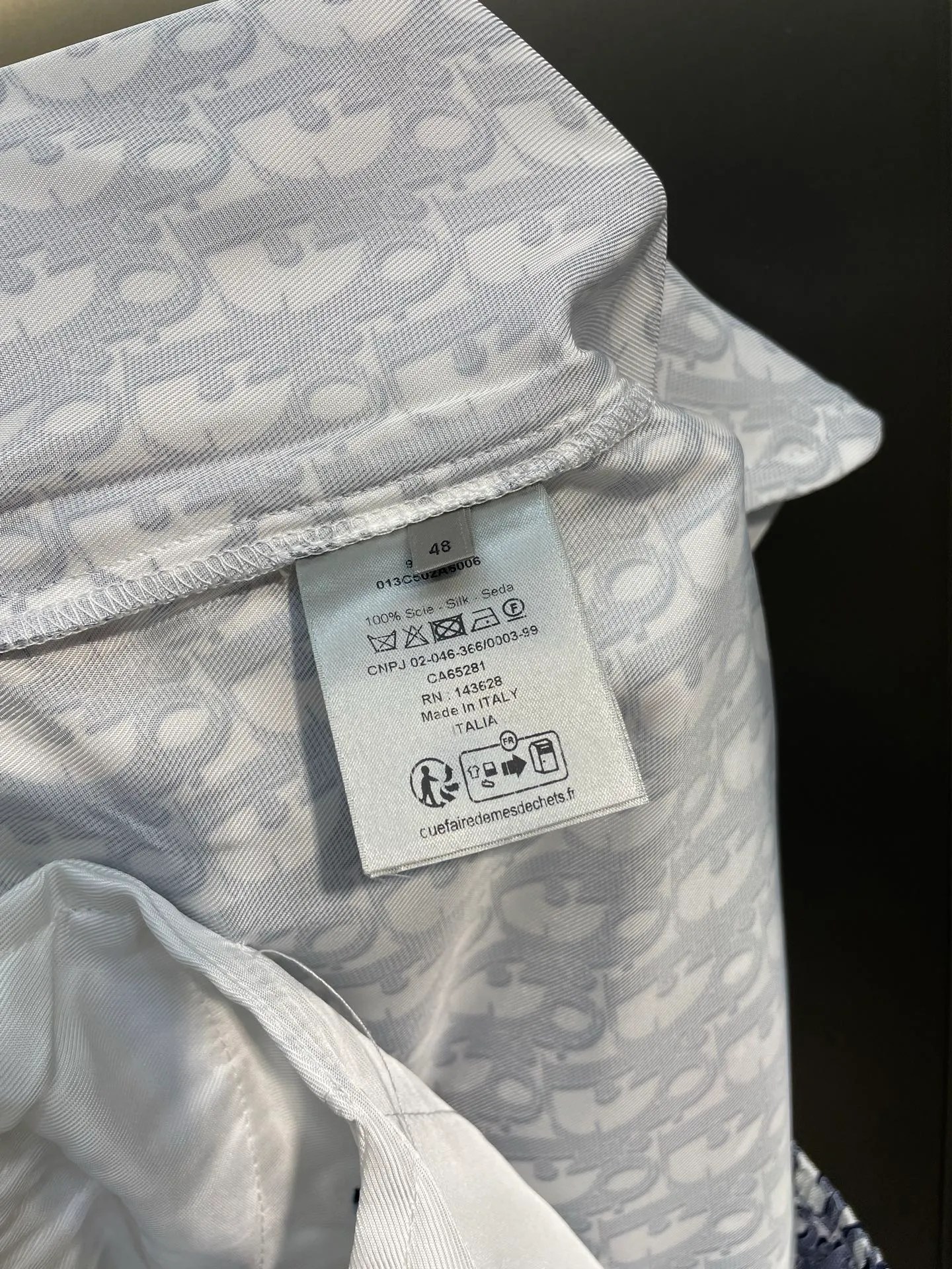 🅿️470 Dior🌟【Top original order】25ss classic all-over printed presbyopia This village shirt is decorated with classic oblique print. Crafted from white and blue twill fabric, it features a peaked collar and rounded hem for a casual style. Wear it with the matching pajama bottoms or for a sophisticated look. Size: 46-52