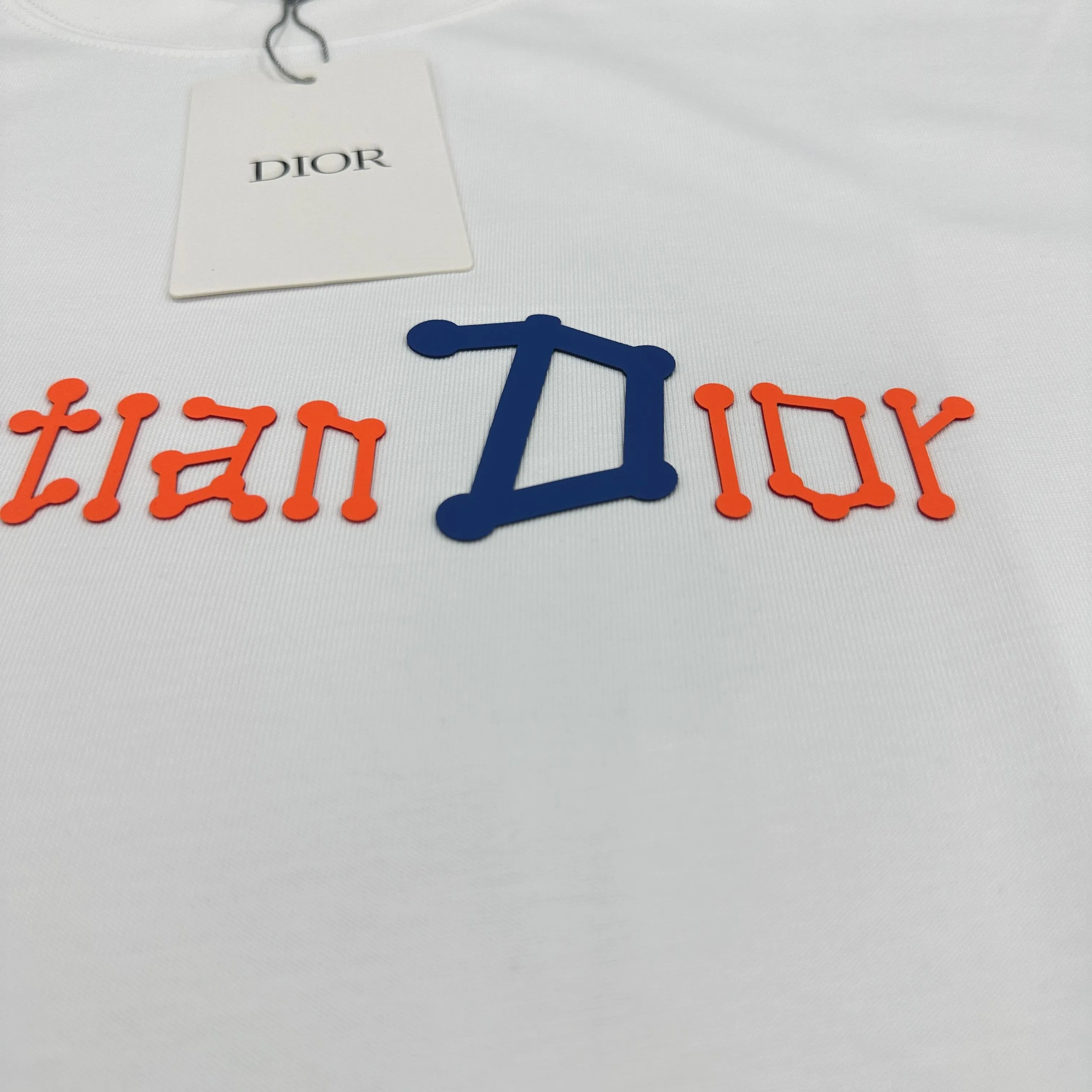 🅿️180 Dio* Christian Dior 2025 spring and summer new style Classic letter thick plate three-dimensional silicone technology Simple and elegant Customized double yarn plain cotton fabric Short-sleeved T-shirt Unisex Color: Black White Size: S (90-130 pounds) M (120-150 pounds) L (140-165 pounds) XL (160-180 pounds) XXL (180-210 pounds)