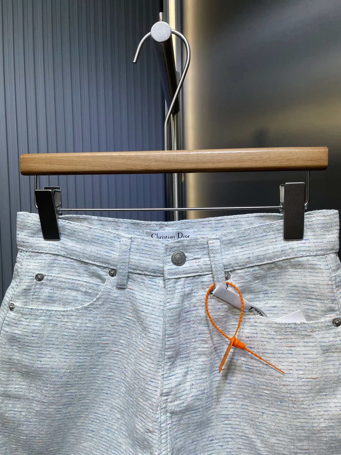 🅿️330 🌟Dior's new spring and summer denim shorts, a must-have item for white and beautiful women. The slimming artifact looks great on your upper body! Original customized high-weave organic cotton denim with soft and delicate texture! The nostalgic retro wash has a fashionable and high-end tone! Work quality depends on the details SML