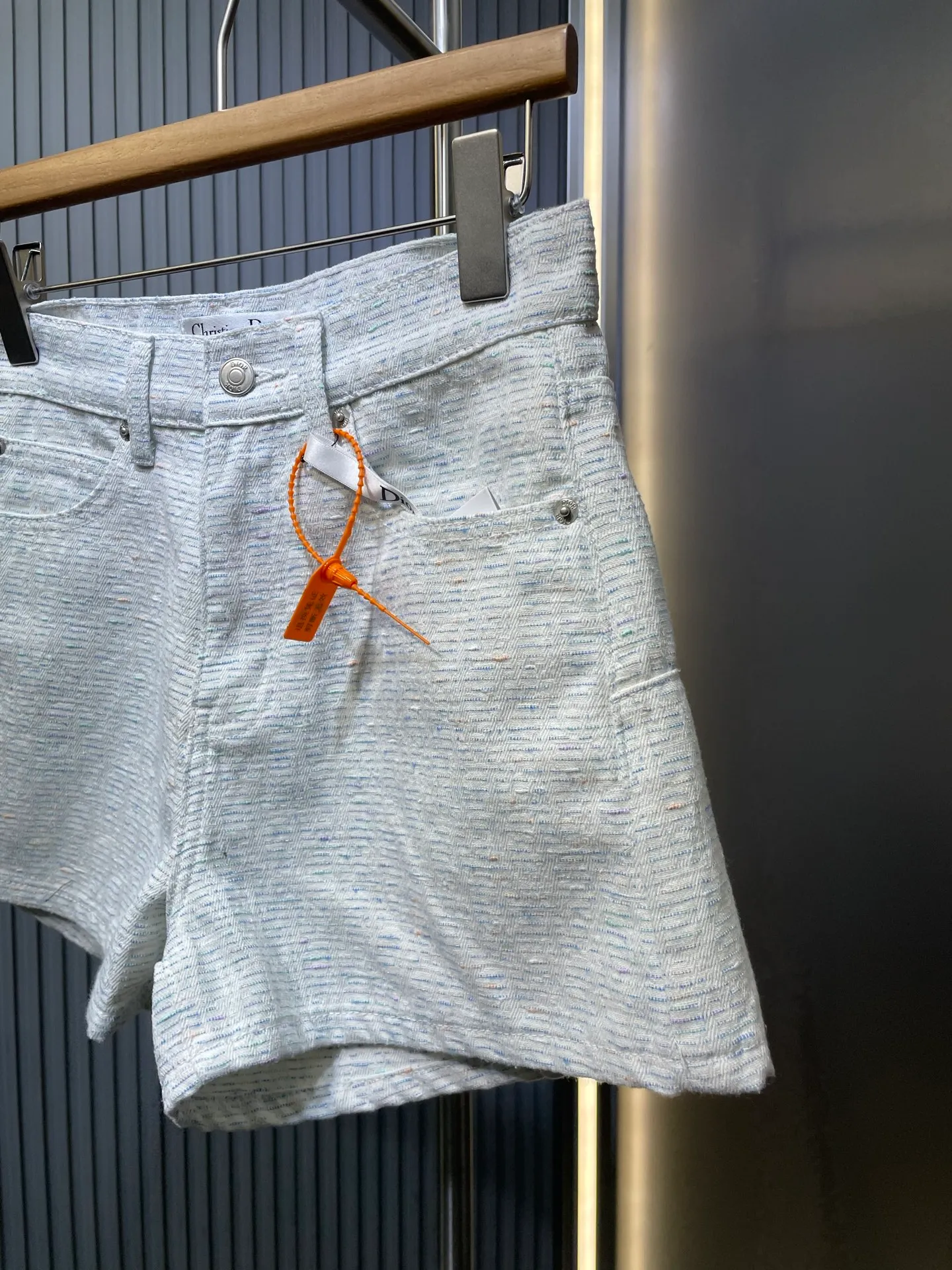 🅿️330 🌟Dior's new spring and summer denim shorts, a must-have item for white and beautiful women. The slimming artifact looks great on your upper body! Original customized high-weave organic cotton denim with soft and delicate texture! The nostalgic retro wash has a fashionable and high-end tone! Work quality depends on the details SML
