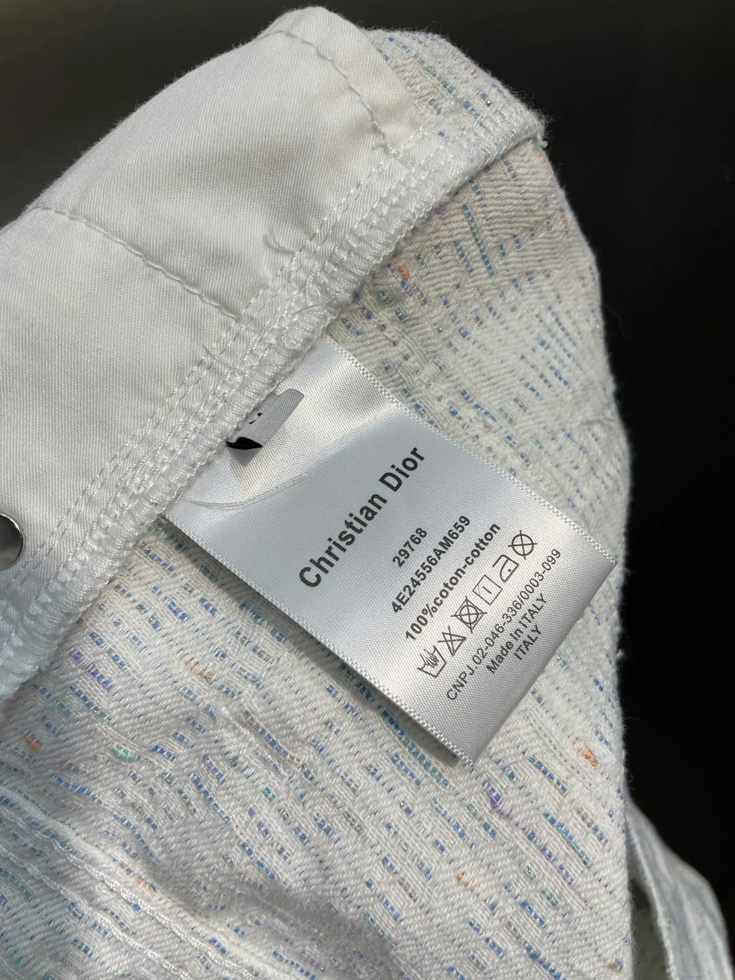 🅿️330 🌟Dior's new spring and summer denim shorts, a must-have item for white and beautiful women. The slimming artifact looks great on your upper body! Original customized high-weave organic cotton denim with soft and delicate texture! The nostalgic retro wash has a fashionable and high-end tone! Work quality depends on the details SML