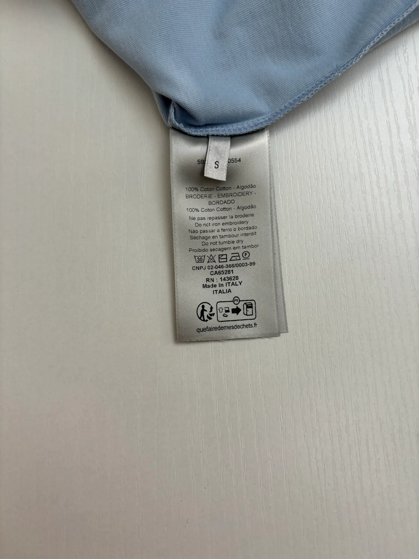 🅿️256 Dio*/Dior 25Ss new embroidered round neck letter short-sleeved T-shirt. Customized 100% cotton material, breathable, comfortable and full of texture. Loose short-sleeved T-shirt cut to highlight the brand style. The large chest embroidery process restores the shape of floral letters and sun patterns. Simple and elegant, the brand’s own sense of fashion is immediately present. Create an age-reducing style at will, and look stylish when worn alone. Size: S/M/L/XL