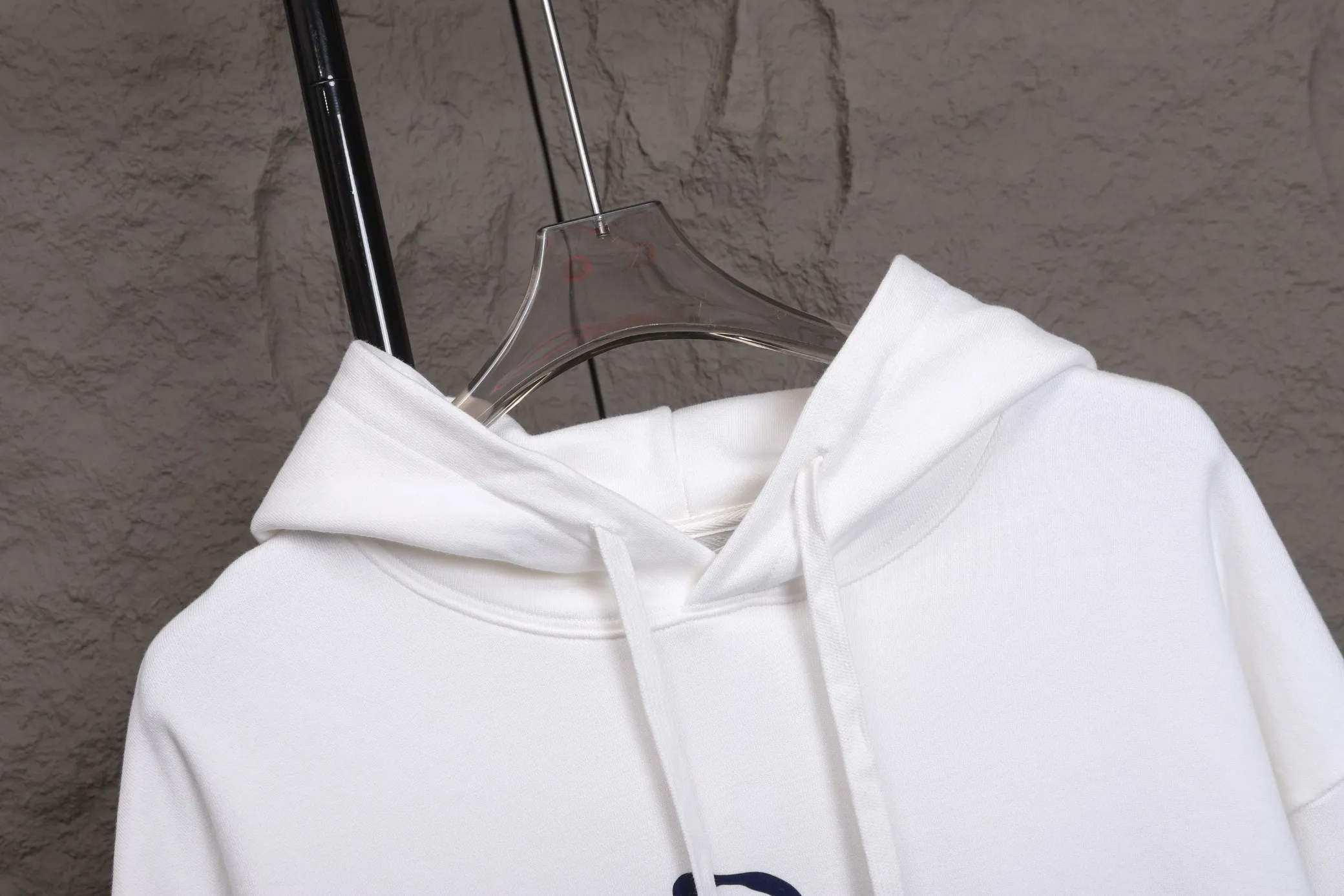 🅿️320 High quality new Dior hooded sweatshirt model number B31 * Made of 450 custom-woven and dyed high-gram weight tripe pure cotton sweatshirt fabric. The fabric feels thick and has a certain sense of self-weight. The bottom has a dense and rough terry texture. It is close to the skin and has excellent warmth retention. You will not feel any discomfort at all! *The color on the front chest is clear, with Selling's obvious logo added, and the lines are smooth and smooth without falling off and deforming when washed *This design is based on classics and simply and clearly shows the brand's high-end luxury identity. Same style for men and women 𝐂𝐎𝐋𝐎𝐔𝐑: black, white blue 𝐒𝐈𝐙𝐄: S- xl