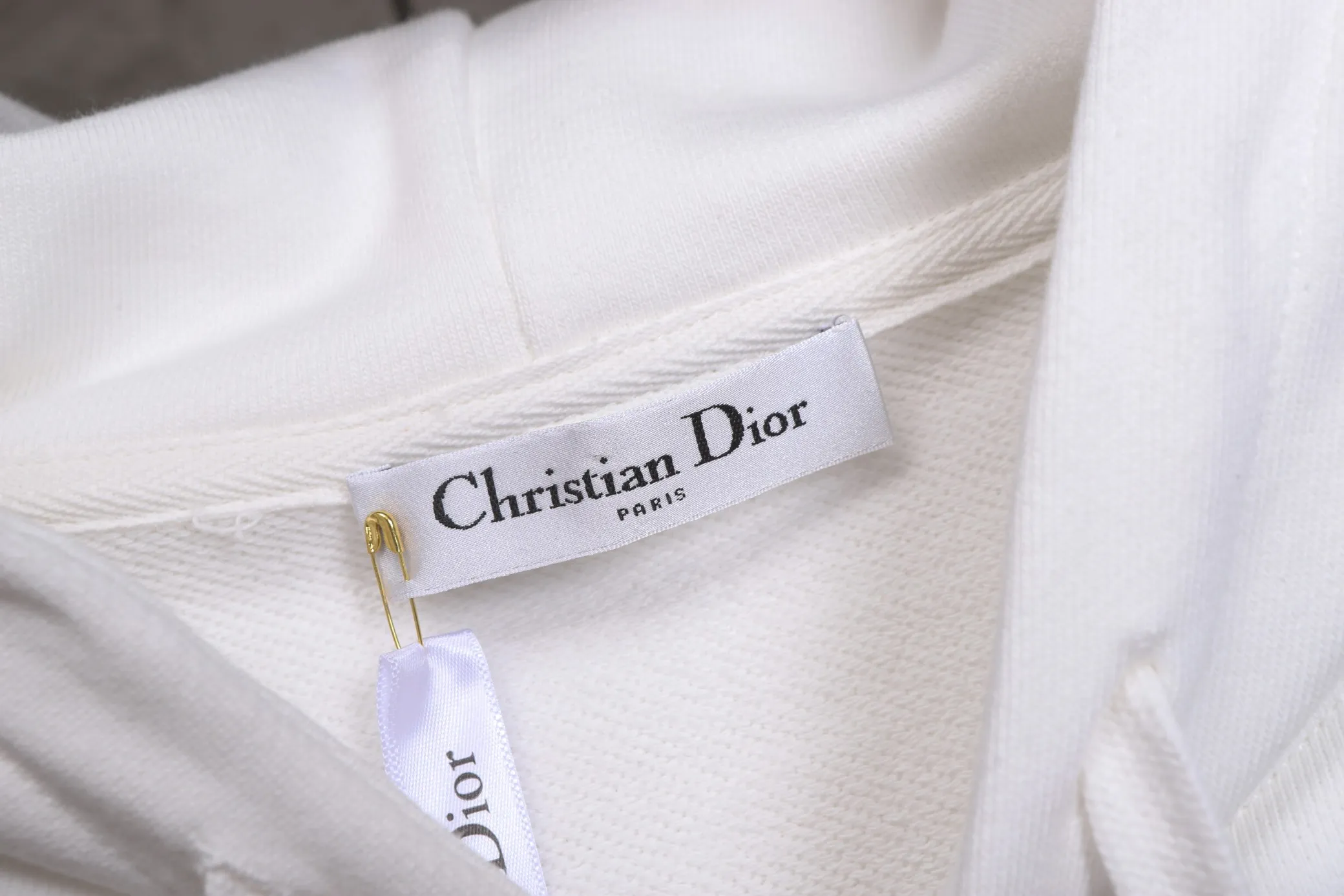 🅿️320 High quality new Dior hooded sweatshirt model number B31 * Made of 450 custom-woven and dyed high-gram weight tripe pure cotton sweatshirt fabric. The fabric feels thick and has a certain sense of self-weight. The bottom has a dense and rough terry texture. It is close to the skin and has excellent warmth retention. You will not feel any discomfort at all! *The color on the front chest is clear, with Selling's obvious logo added, and the lines are smooth and smooth without falling off and deforming when washed *This design is based on classics and simply and clearly shows the brand's high-end luxury identity. Same style for men and women 𝐂𝐎𝐋𝐎𝐔𝐑: black, white blue 𝐒𝐈𝐙𝐄: S- xl