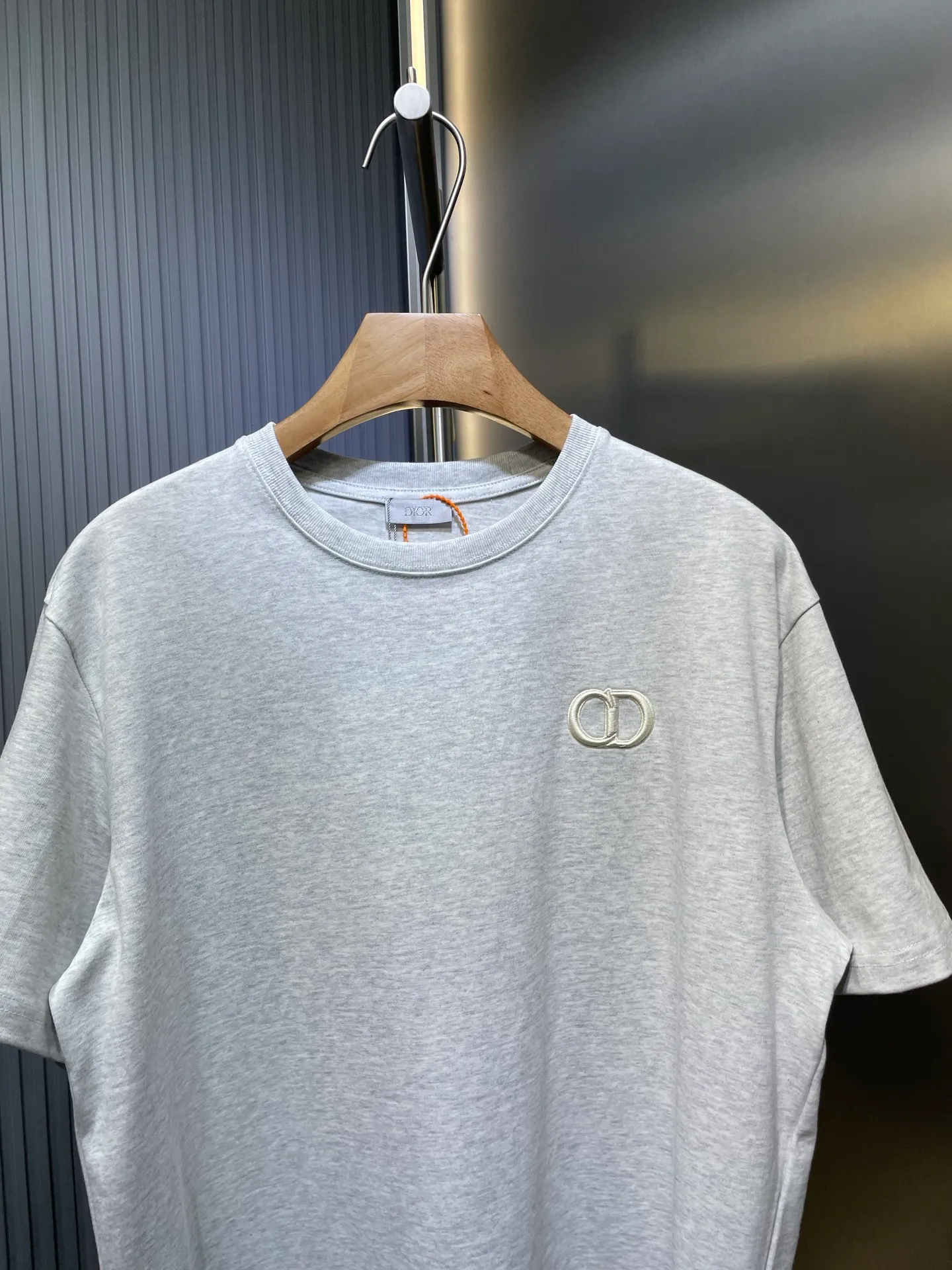 🅿️260 dior 🌟【Top replica】cd letters embroidered round neck short sleeves Process description: The color is custom-woven and dyed, with "cd" design on the chest. A perfect fashionable and trendy item! The oversize version is very slimming and can be worn with a T-skirt or shorts. Who wouldn’t love it? The texture of the custom-made fabrics is great and versatile for all seasons, and the styles are the same for men and women! ⚠️size:smlxl