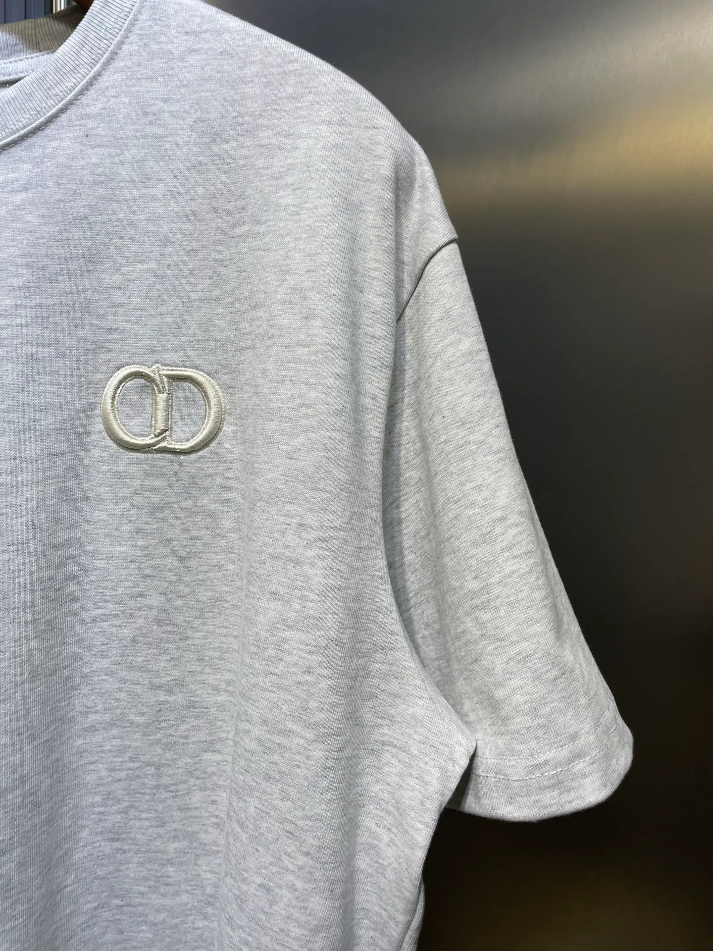 🅿️260 dior 🌟【Top replica】cd letters embroidered round neck short sleeves Process description: The color is custom-woven and dyed, with "cd" design on the chest. A perfect fashionable and trendy item! The oversize version is very slimming and can be worn with a T-skirt or shorts. Who wouldn’t love it? The texture of the custom-made fabrics is great and versatile for all seasons, and the styles are the same for men and women! ⚠️size:smlxl