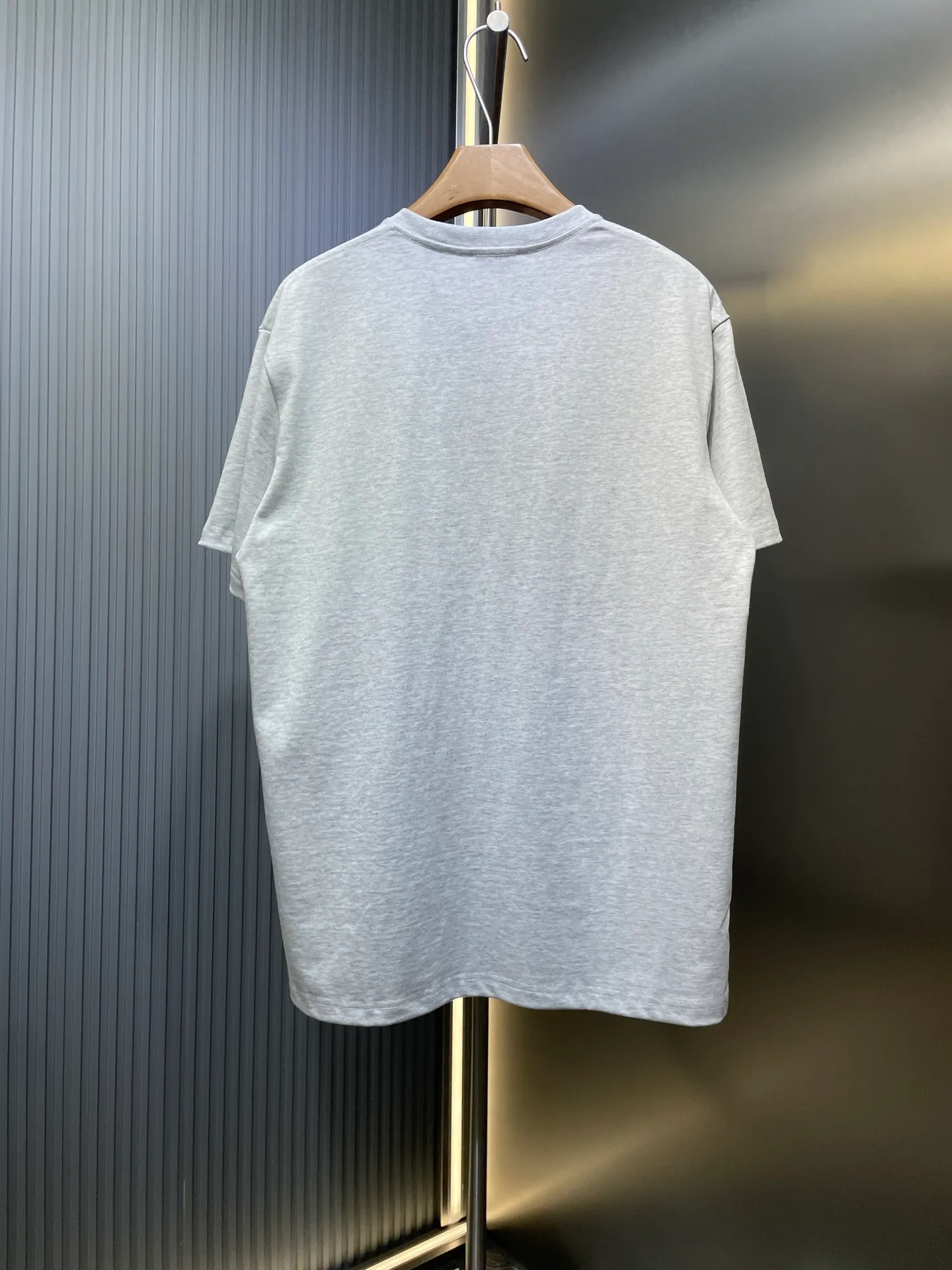🅿️260 dior 🌟【Top replica】cd letters embroidered round neck short sleeves Process description: The color is custom-woven and dyed, with "cd" design on the chest. A perfect fashionable and trendy item! The oversize version is very slimming and can be worn with a T-skirt or shorts. Who wouldn’t love it? The texture of the custom-made fabrics is great and versatile for all seasons, and the styles are the same for men and women! ⚠️size:smlxl