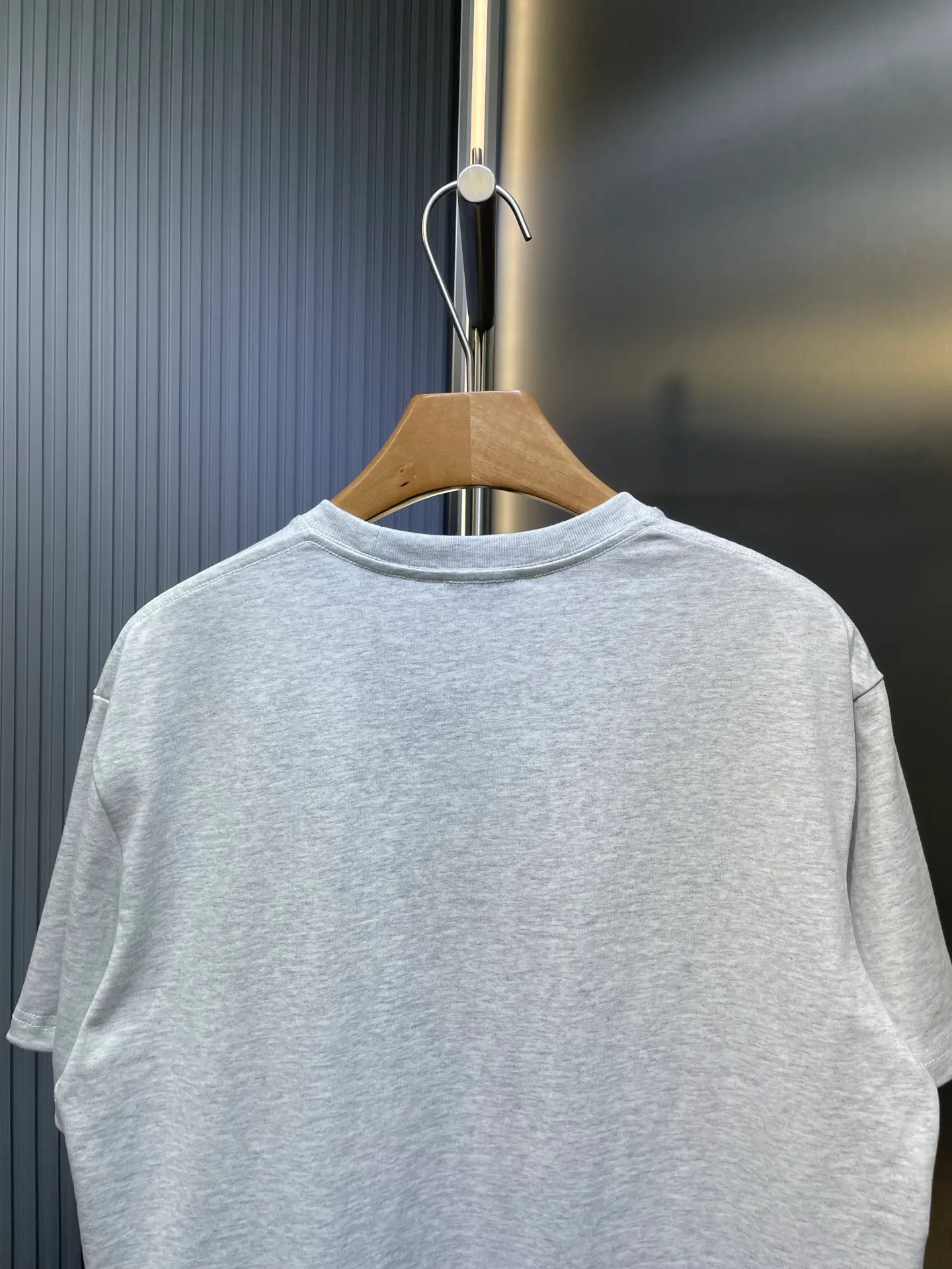 🅿️260 dior 🌟【Top replica】cd letters embroidered round neck short sleeves Process description: The color is custom-woven and dyed, with "cd" design on the chest. A perfect fashionable and trendy item! The oversize version is very slimming and can be worn with a T-skirt or shorts. Who wouldn’t love it? The texture of the custom-made fabrics is great and versatile for all seasons, and the styles are the same for men and women! ⚠️size:smlxl
