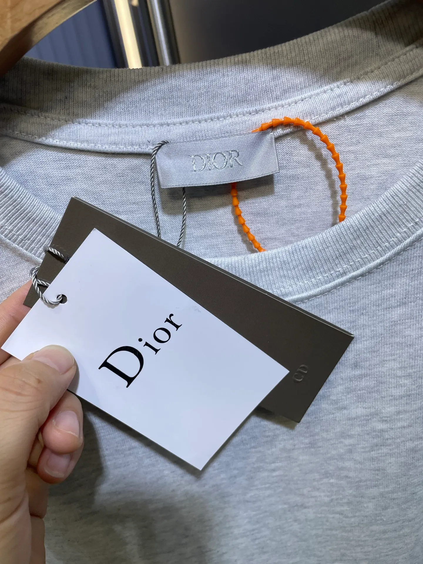 🅿️260 dior 🌟【Top replica】cd letters embroidered round neck short sleeves Process description: The color is custom-woven and dyed, with "cd" design on the chest. A perfect fashionable and trendy item! The oversize version is very slimming and can be worn with a T-skirt or shorts. Who wouldn’t love it? The texture of the custom-made fabrics is great and versatile for all seasons, and the styles are the same for men and women! ⚠️size:smlxl