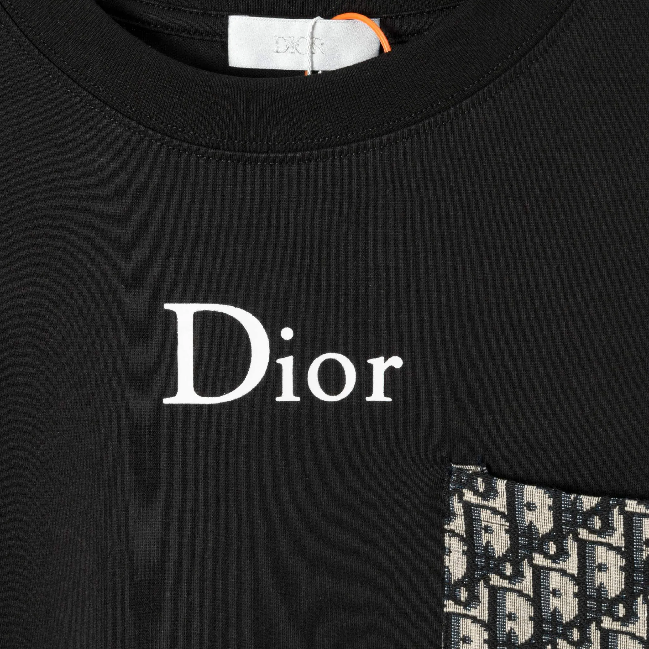 🅿️230 Dior DIOR new autumn and winter fabric pocket printed long sleeves, high quality 🔥nylon pure cotton washable hand feel, logo printing on the front, fabric pocket decoration, specially customized ribbing. The fabric is comfortable and soft, restoring the trend brought by special craftsmanship, custom dyed, complete with three standards. Non-market ordinary version. Compare at will. Quality is absolutely guaranteed. Same style for men and women. Color: Black White Size: S M L XL [Style No. A3308]