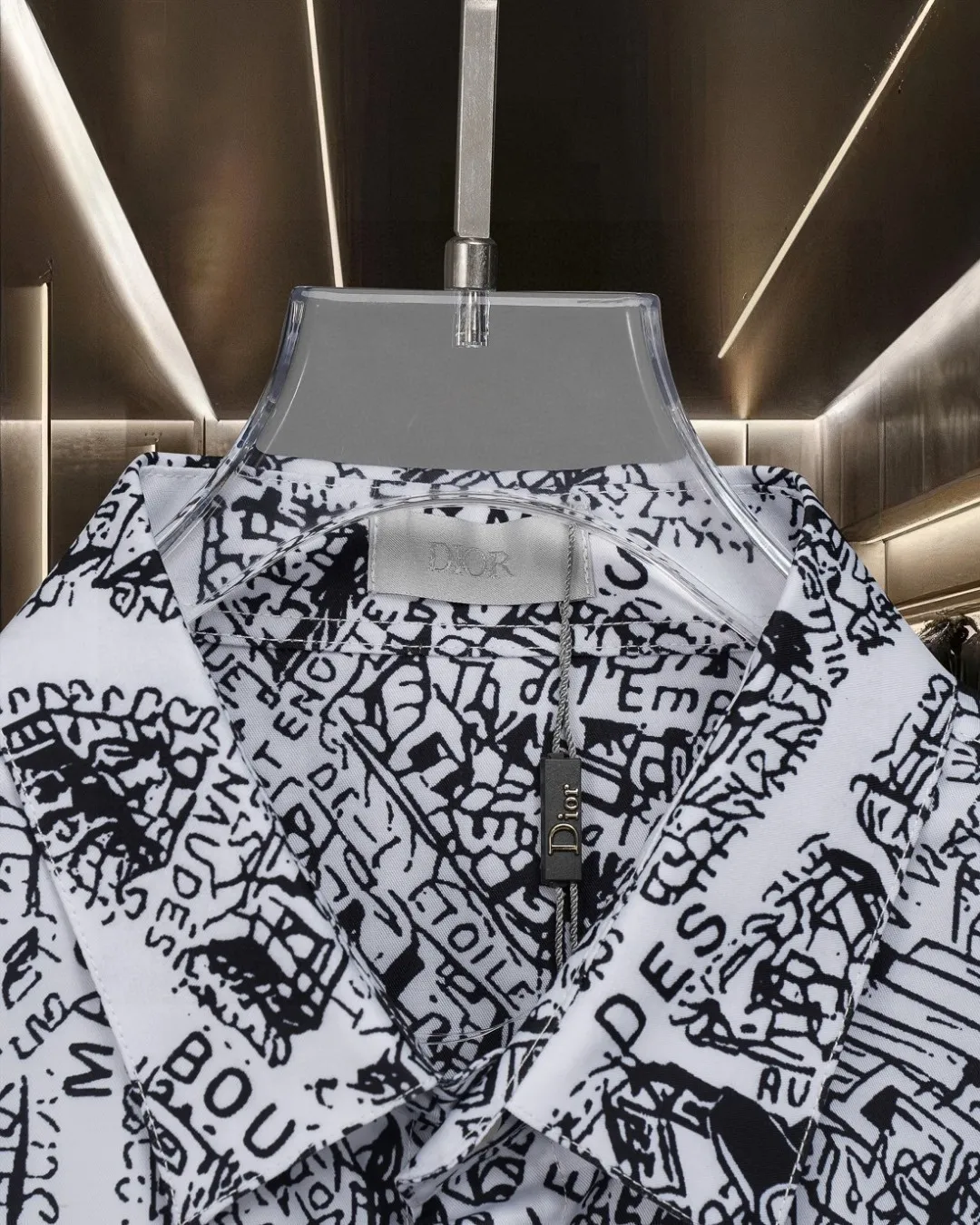 🅿️296 DIOR Dior's hot style is coming. Paris map architectural elements digitally printed long-sleeved shirt. 2025ss official website new long-sleeved shirt. Beautifully printed logo. High-end version. Customized fabrics at the counter. Highly breathable and comfortable. Seiko production. Impeccable detail processing. Customized logo engraved buttons. Three complete labels. Brand element design concept reflects high quality. It feels delicate and soft! It presents a casual cut and the upper body shape is great! 🐍Size: M-XXL