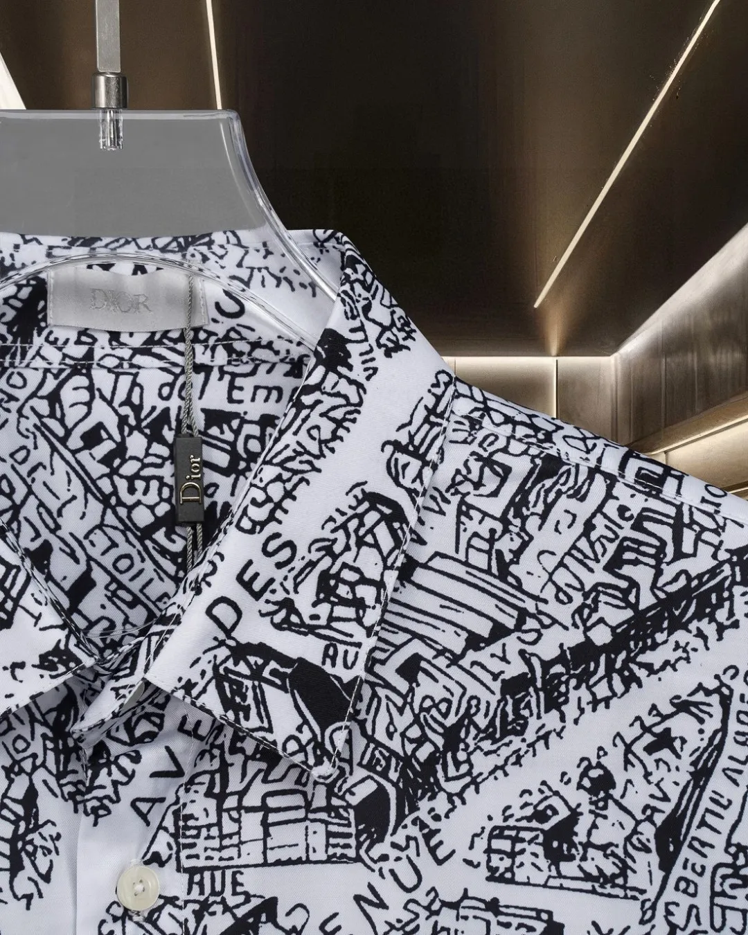 🅿️296 DIOR Dior's hot style is coming. Paris map architectural elements digitally printed long-sleeved shirt. 2025ss official website new long-sleeved shirt. Beautifully printed logo. High-end version. Customized fabrics at the counter. Highly breathable and comfortable. Seiko production. Impeccable detail processing. Customized logo engraved buttons. Three complete labels. Brand element design concept reflects high quality. It feels delicate and soft! It presents a casual cut and the upper body shape is great! 🐍Size: M-XXL