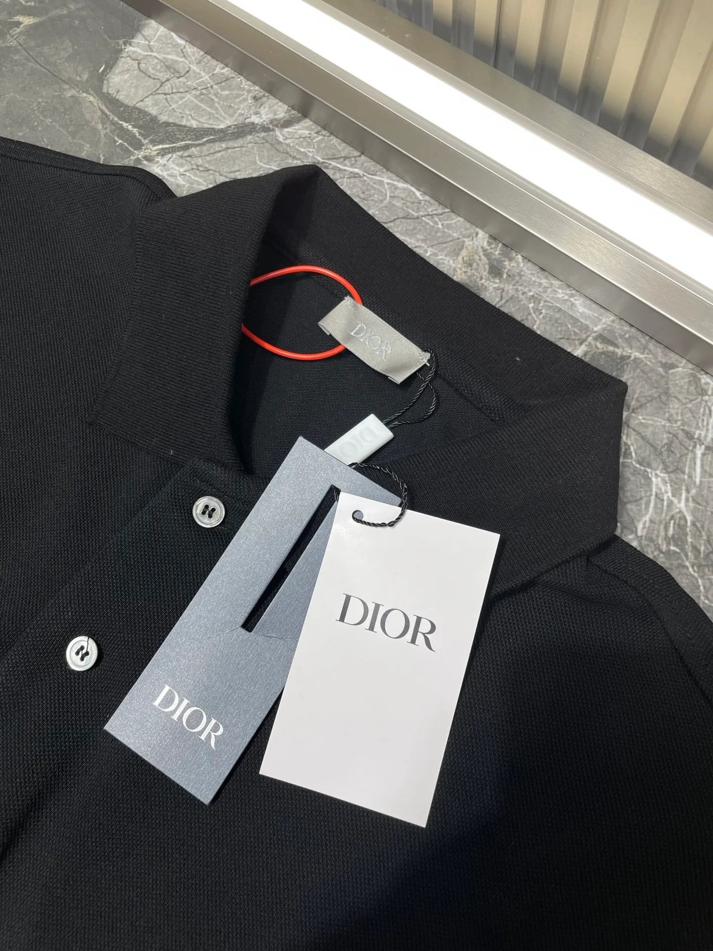 🅿️340 Dior Diamond 🌟【Top original order】Patch polo shirt customized pique pure cotton sateen. Breathable air cotton. Enjoy the cotton feeling in the clouds. Soft and waxy to the touch. Light and draping. With its black color as deep as the night sky, it interprets the ultimate low-key and luxury. The Dior Diamond rubber patch logo on the chest is vividly displayed on the clothes, highlighting the unique identity and charm. Noble choice with extraordinary taste. Craftsmanship 1: Imported special machine infrared positioning "Dior patch" is used to position the "Dior patch" more accurately and firmly. Process 2: The fabrics are washed and feel better. Not easy to deform, not easy to shrink, not easy to fade, and maintain long-term beauty. Accessories: Customized 1:1 Dior patch. Customized 1:1 Dior laser real shell buttons. Customized 1:1 Dior trademark. Version: Loose version. Size: S M L XL
