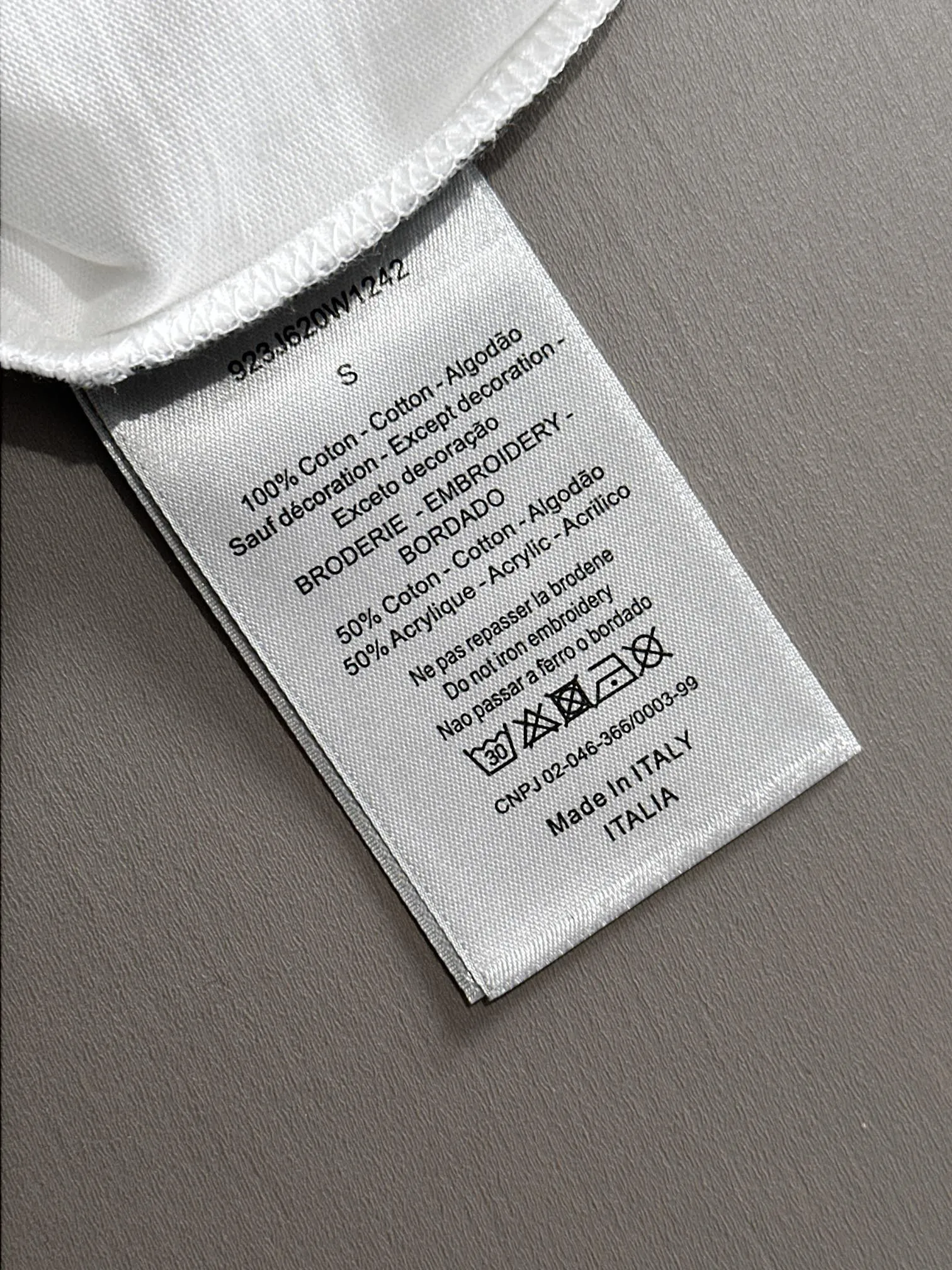 🅿️170 (arrives the next day) DIOR Dior co-branded Stone Island 2025 new heavy industry embroidered letter logo, same style for men and women, short-sleeved T-shirt ·Customized 260g 100% double yarn pure cotton fabric ·Imported Tajima machine embroidery technology ·Custom dyed 32 double-strand threads ·Collar tag and main mark three complete labels Color: White Size: XS S M L