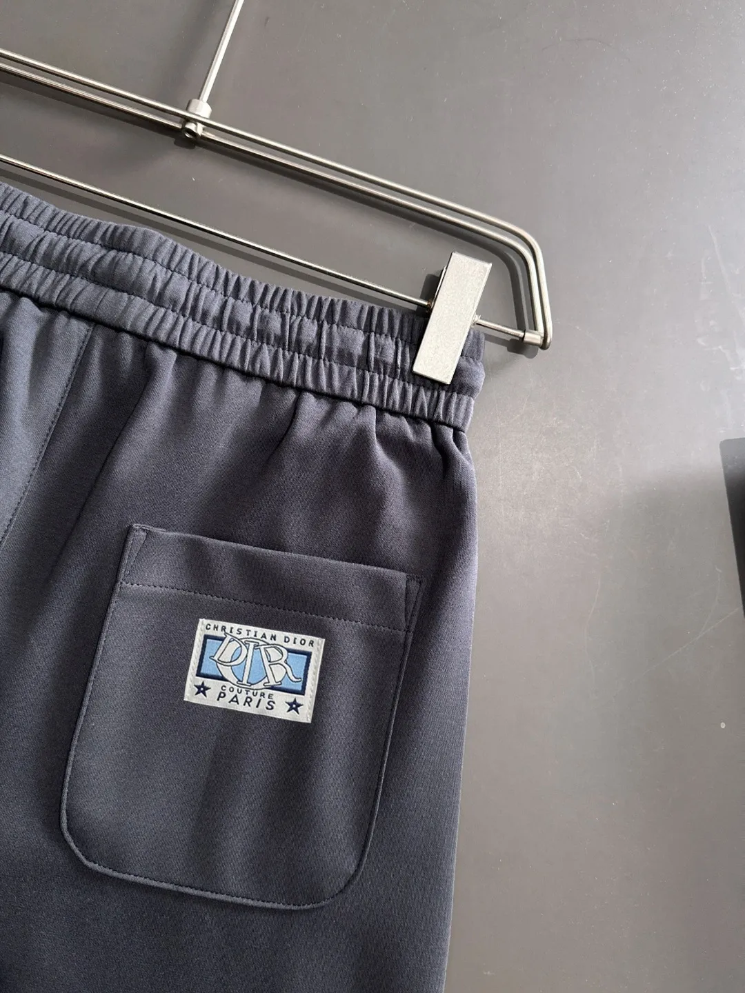 🅿️400 next day shipping Dior 2025 spring and summer new elastic band casual pants, thin counter custom fabrics, high breathability and comfort, impeccable details, brand element design concept, reflecting high quality. It feels delicate and soft! It presents a casual cut and the upper body shape is great! Size: M-4XL