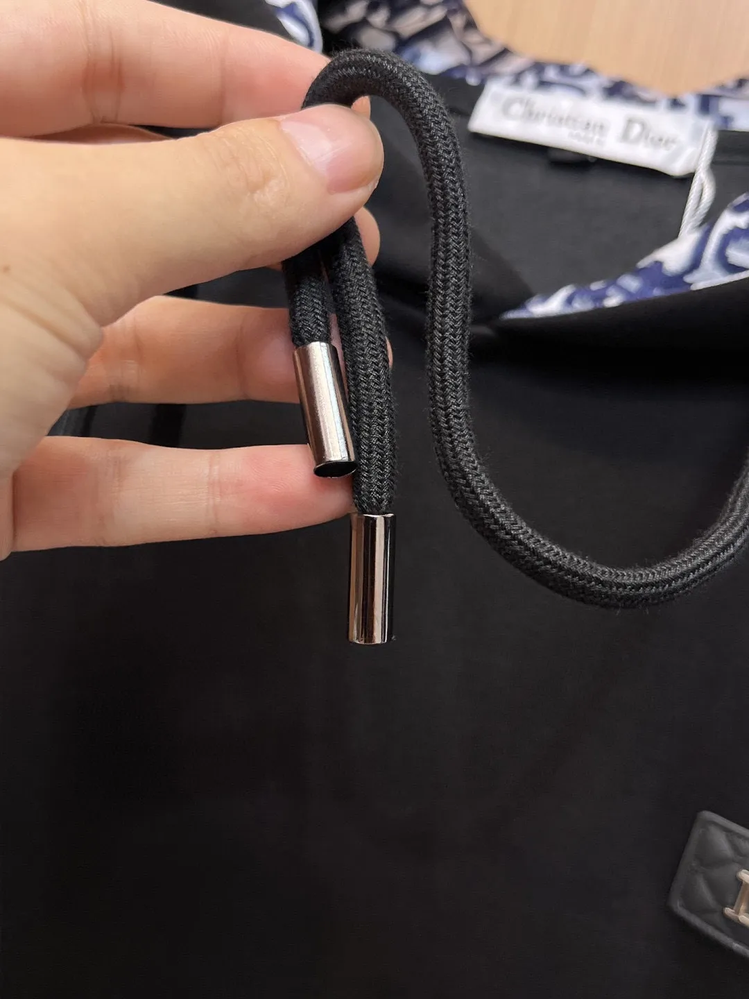 🅿️720 [DIOR Dior] Hot-selling suit is coming. Focus on the original version of the official website. 2025 new hot-selling cardigan and sweatshirt suit. The original order is the best 🇭🇰. It is the meticulous work of top designers for a fitting and perfect upper body effect. All-natural high-quality Tencel Roman cotton 100%, close-fitting comfort, noble and elegant! Original hardware embodies elegance and nobility! Counter size: M-3XL (maximum wear up to 190 pounds)