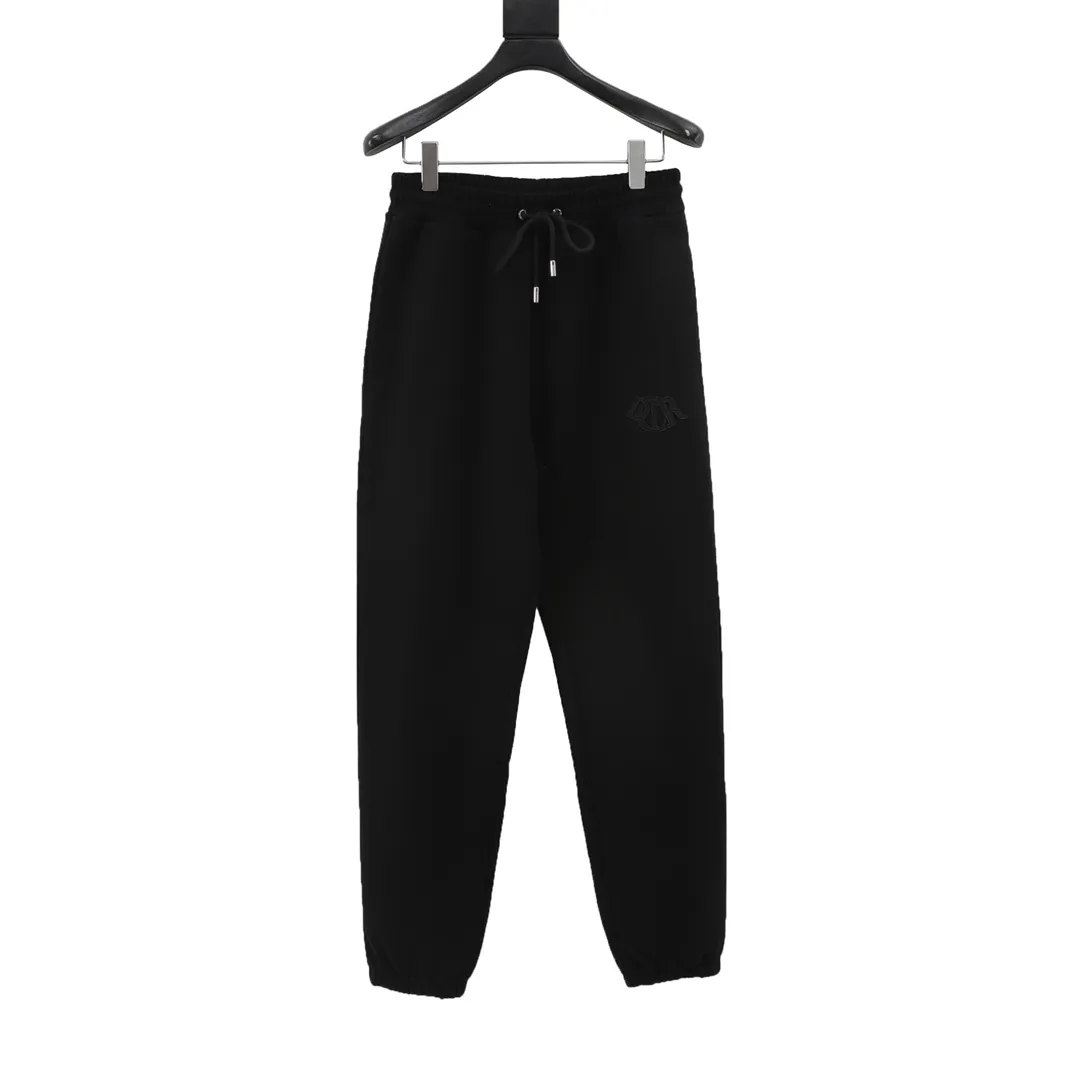 🅿️540 DIOR CD two-color patch embroidered fleece trousers. The original version is made of new fabrics, 420g cotton heavy fleece fabric, washed with heavy fleece feel. The upper body is fluffy, upright and soft, with the skin-friendly feel of wool. Washable, no lint. The new patch embroidery process consists of embroidering 4 letters and sewing the clothes on a flat car. Each letter is positioned to restore the original version. The ropes are custom-dyed according to the fabric color, the hardware is individually molded and made to order, and the pattern is loose. Size：S-L