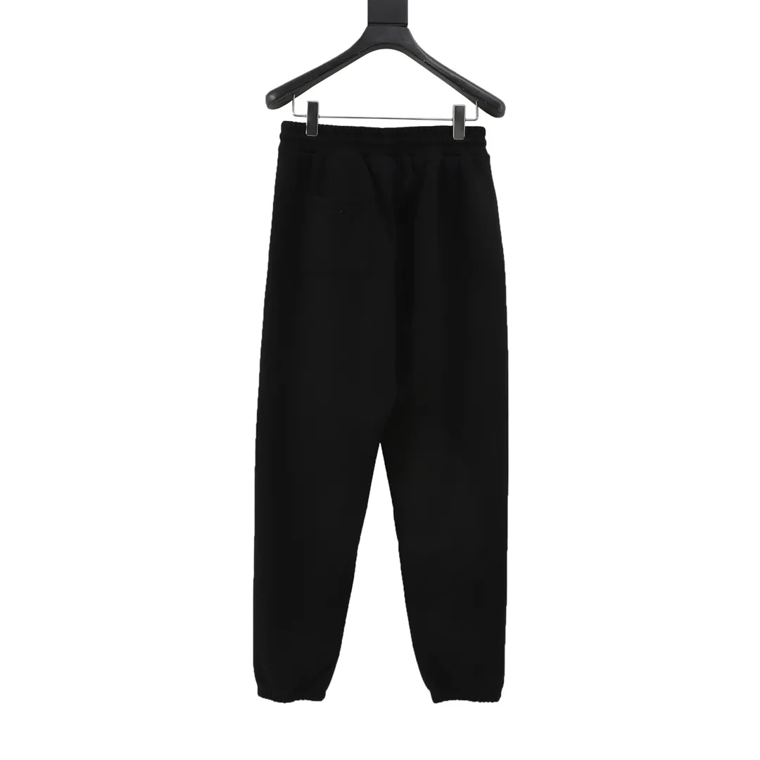 🅿️540 DIOR CD two-color patch embroidered fleece trousers. The original version is made of new fabrics, 420g cotton heavy fleece fabric, washed with heavy fleece feel. The upper body is fluffy, upright and soft, with the skin-friendly feel of wool. Washable, no lint. The new patch embroidery process consists of embroidering 4 letters and sewing the clothes on a flat car. Each letter is positioned to restore the original version. The ropes are custom-dyed according to the fabric color, the hardware is individually molded and made to order, and the pattern is loose. Size：S-L