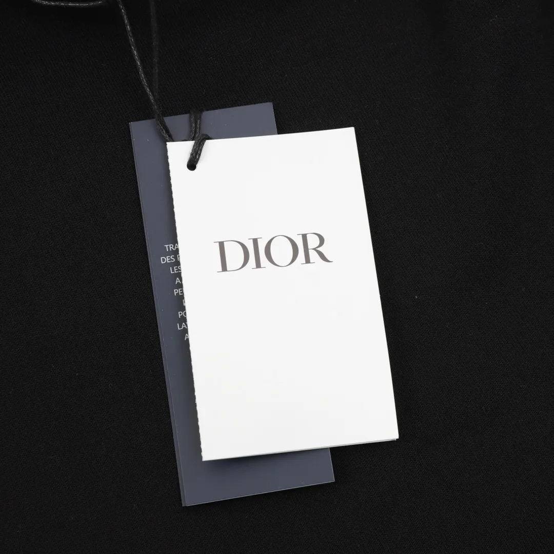🅿️540 DIOR CD two-color patch embroidered fleece trousers. The original version is made of new fabrics, 420g cotton heavy fleece fabric, washed with heavy fleece feel. The upper body is fluffy, upright and soft, with the skin-friendly feel of wool. Washable, no lint. The new patch embroidery process consists of embroidering 4 letters and sewing the clothes on a flat car. Each letter is positioned to restore the original version. The ropes are custom-dyed according to the fabric color, the hardware is individually molded and made to order, and the pattern is loose. Size：S-L