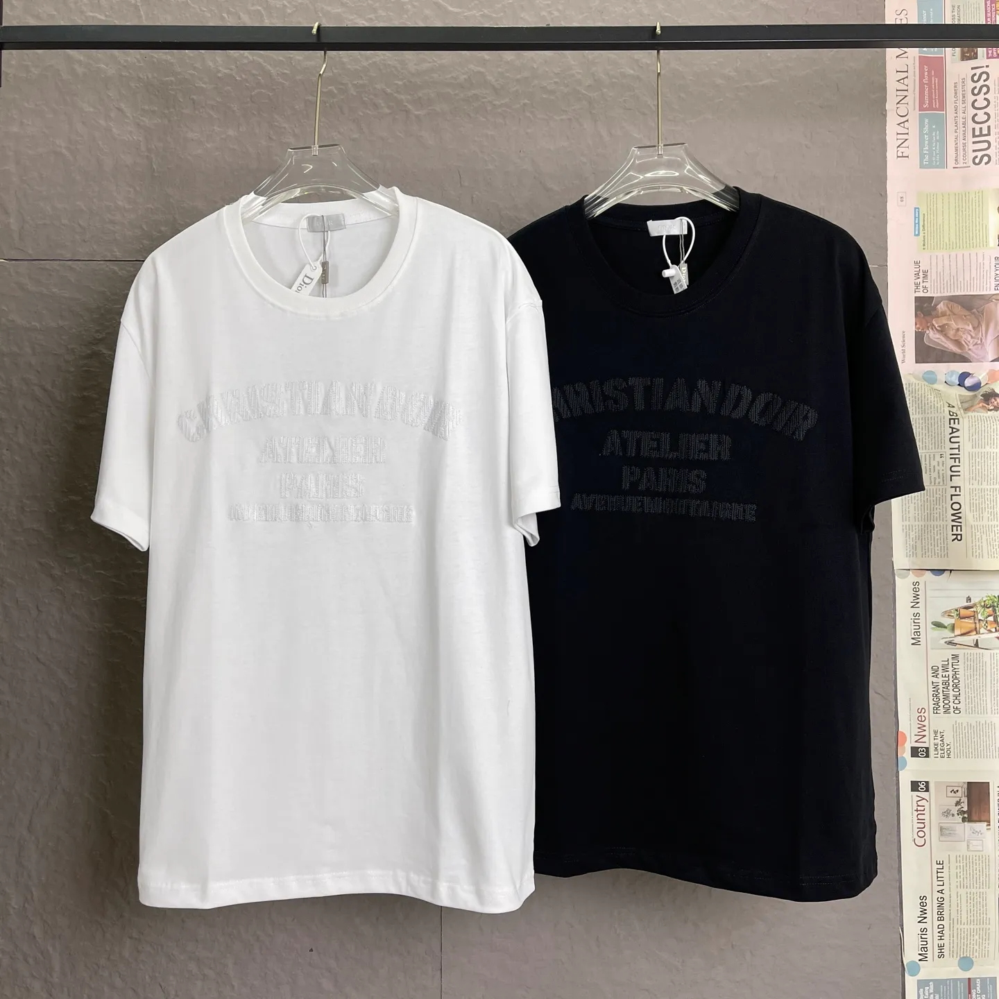 🅿️180 /A86 DIOR Dior Fabric upgrade 280 high gram weight High-end three-dimensional embroidery technology Exclusive new original order Same style for men and women Casual loose-fitting short sleeves High-end customization High version Fashionable and versatile imported fabrics Super soft and delicate feel Skin-friendly and comfortable to wear High-end boutique High-temperature washing process to ensure no deformation or shrinkage, summer wear, a comfortable and beautiful value! A must-have item for beauty and aging! The surface is ultra-fine and smooth, uniform, delicate and soft. It is comfortable to wear and can easily create a cool summer feel. It is easy to handle on the upper body and becomes the focus of the street in minutes. Size: XS-L Color: black and white