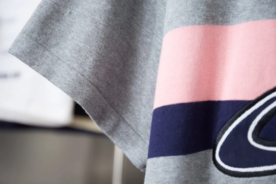 🅿️220 dr 25ss sunflower woolen short sleeves, custom-dyed 40-count cashmere blended yarn, yarn dyed with YB, gray blue pink, using 14-needle imported Stoll wool loom, single piece takes 280 minutes/piece, embroidery is made of woven twill cotton, imported machine positioning patch embroidery, manual inspection, sewing plate, specific three-label washed tag S M L XL