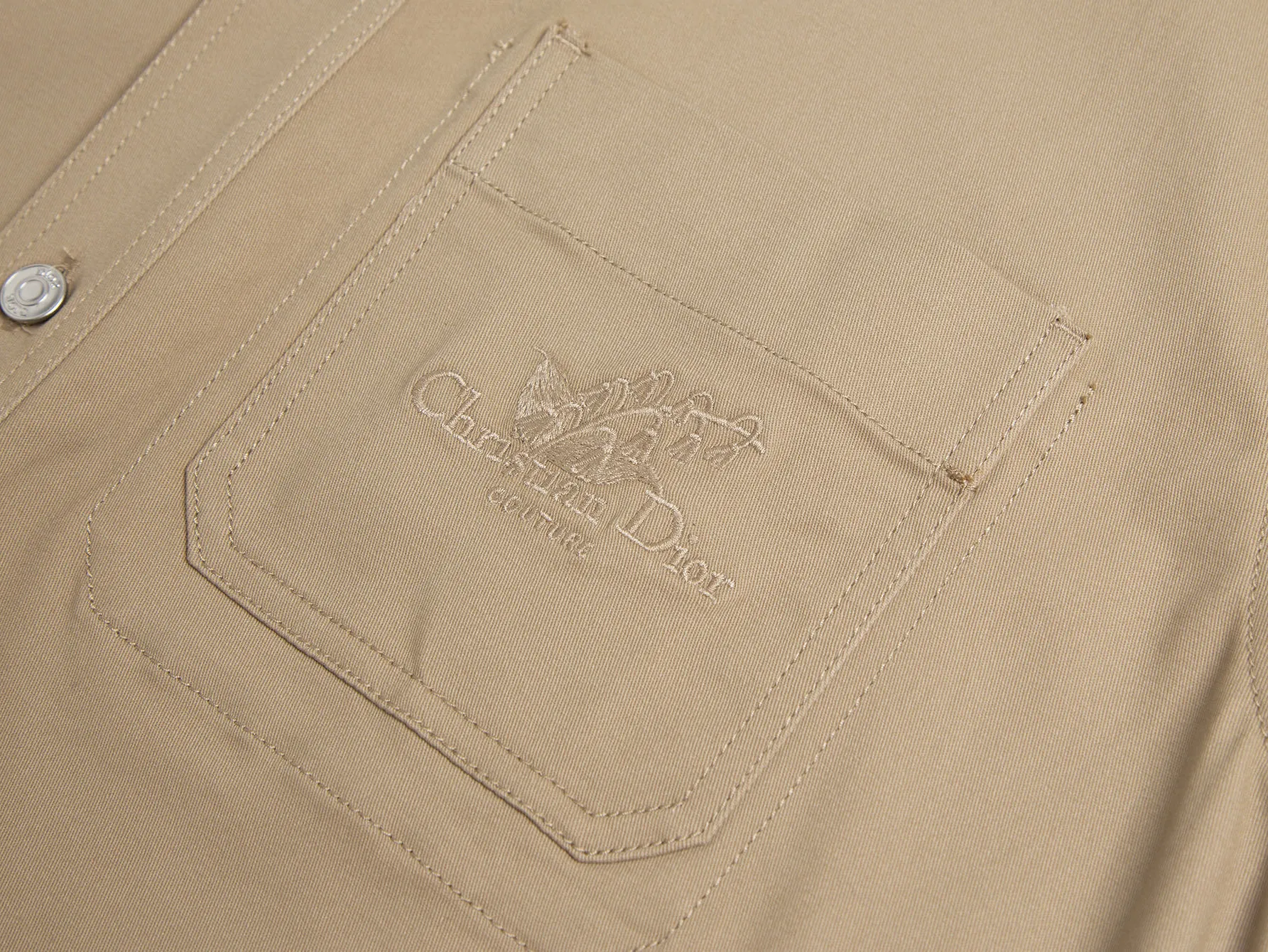 🅿️500 (only high-quality products🔥ZP version, no pressure to get in and out of the cabinet) -Dior official website new models at the same time Lily of the valley finely embroidered woven cotton twill casual shirt, same style for men and women -YB molded fabric details are the same Full set of accessories customized to distinguish the market currency Welcome to compare -Color Beige -Code number 36 38 40 42