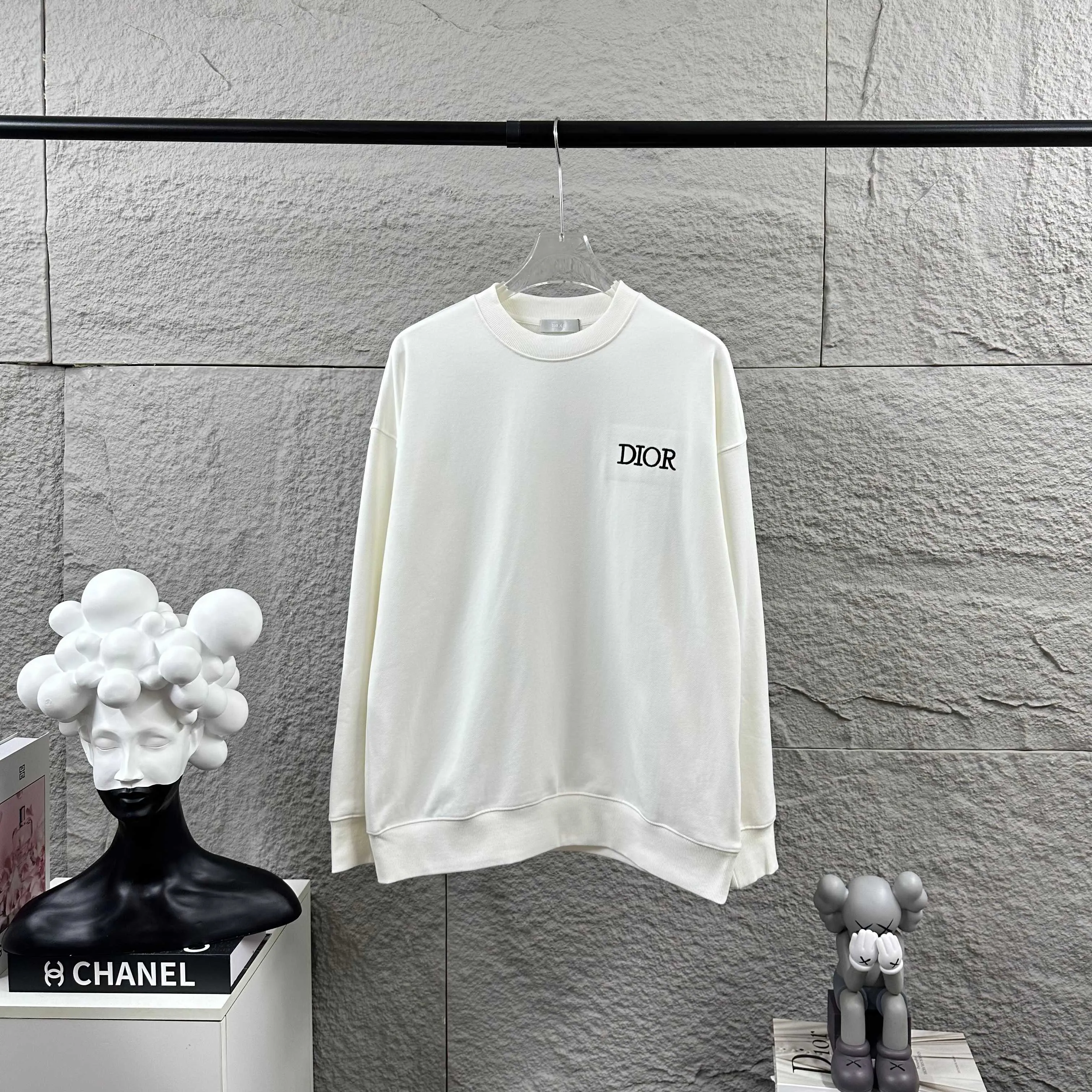 🅿️250 Dio* Christian Dior 2025 early autumn and winter new style Classic letters simple embroidery, simple and elegant Customized terry fabric Long-sleeved round neck sweatshirt Unisex Color: Black White Size: S (90-130 catties) M (120-150 catties) L (140-165 catties) XL (160-180 catties) XXL (180-210 pounds)