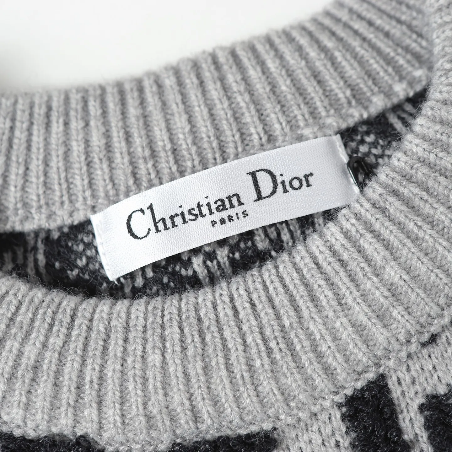 🅿️450 CD Home Jacquard Fabric Oblique Printed Sweater Details and Features This sweater reinterprets the Dior classic logo from a fashionable and modern perspective. Crafted from blended jacquard fabric, it's accentuated with a raised all-over classic light green Oblique print. Zippered sleeves add style, while a ribbed crew neck adds contrasting texture. Wear it with jeans for a graphic, casual look. All-over Oblique print sleeves with zip closure Contrasting ribbed crew neck Size: S M L