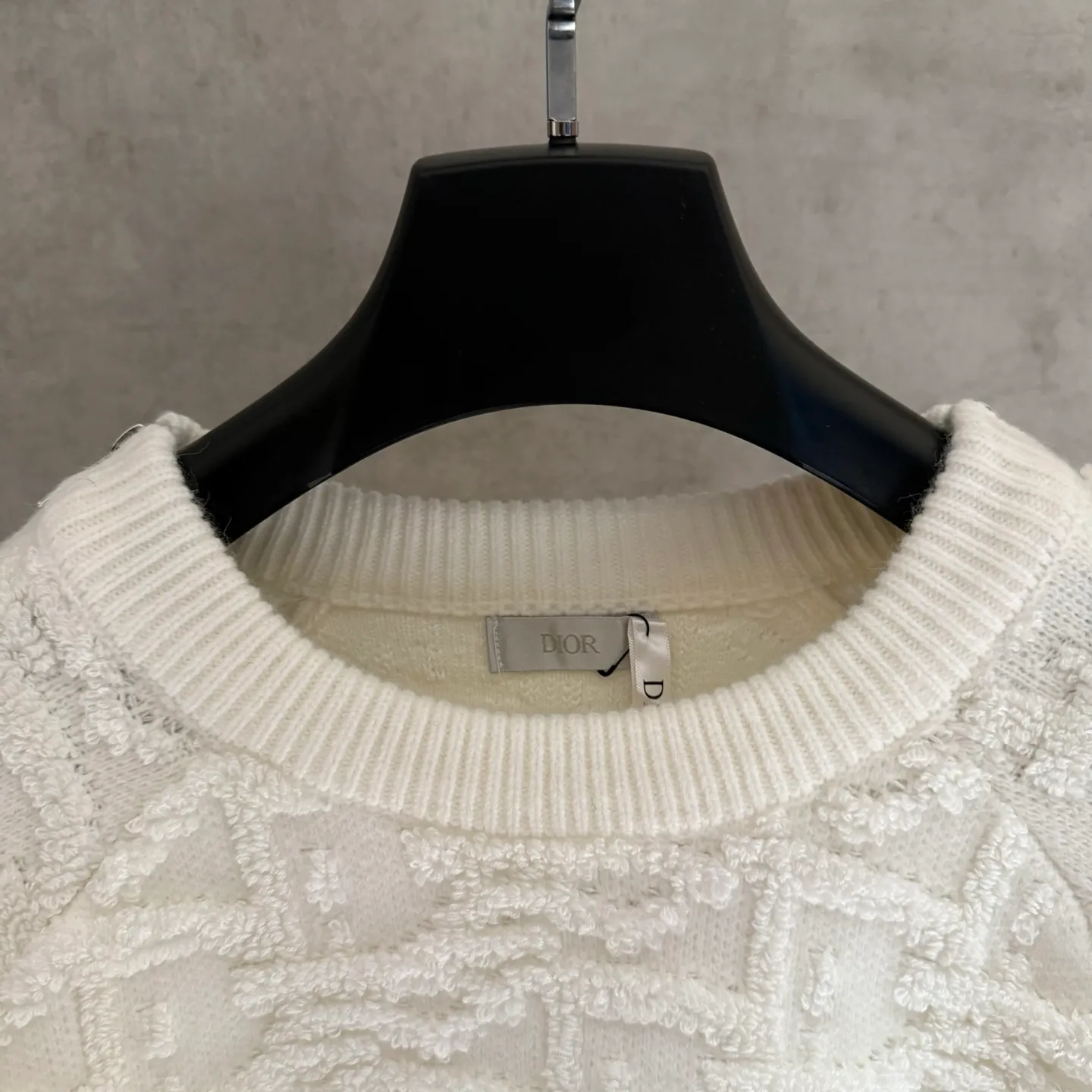 🅿️580 [Strict quality control] Dio* Dior wool blend round neck long-sleeved sweater. This sweater is new for autumn 2025 and displays the iconic Dior twill pattern. It is made of cotton-wool blend jacquard fabric and is printed with the Dior twill pattern in contrasting yarns. Wear it with a pair of tailored trousers in a coordinating tone for an elegant look, or pair it with a pair of jeans for a more casual look. Color: black/white/black gray/blue and white 4 colors Size: M-2Xl Same style for men and women