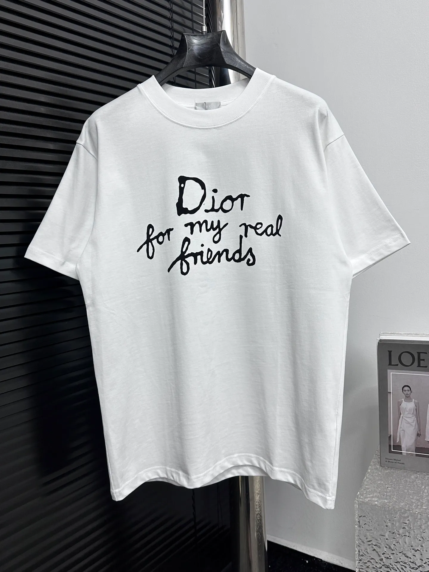 🅿️170 [Dior] Dior 25ss new letter short sleeves. Customized 280g same vat dyed fabric. Very comfortable to the touch. The latest brick cabinet in spring and summer is fashionable and versatile. It is very suitable for men and women. A must-have hangtag. Collar label. Washed wheat three labels are complete. Color: black white. Size: S-XL.