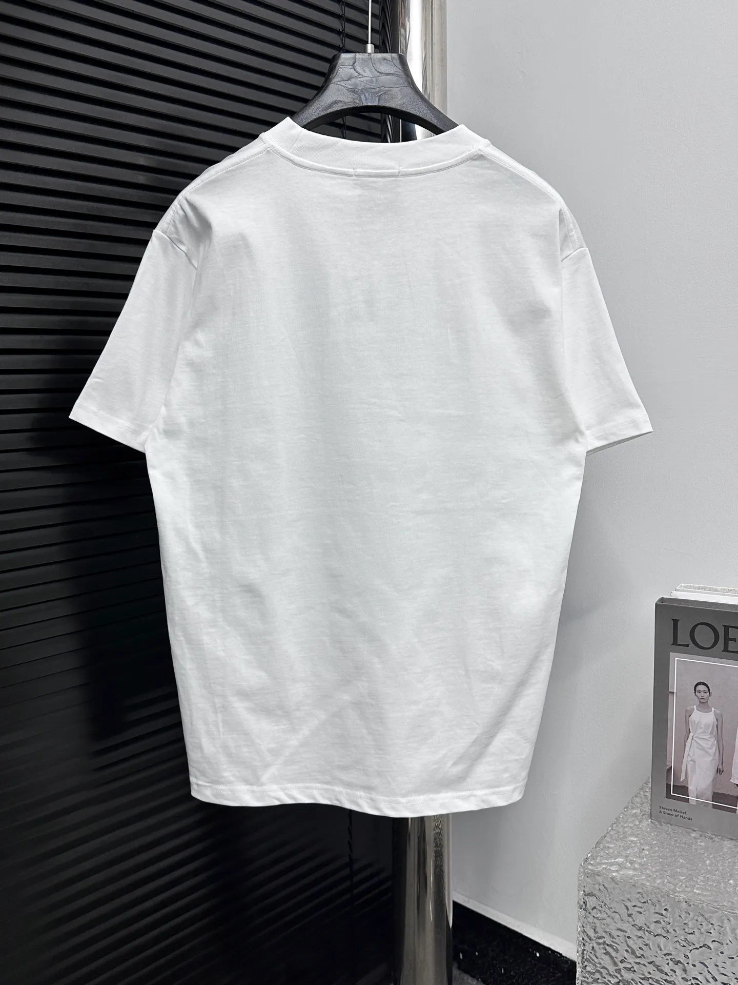 🅿️170 [Dior] Dior 25ss new letter short sleeves. Customized 280g same vat dyed fabric. Very comfortable to the touch. The latest brick cabinet in spring and summer is fashionable and versatile. It is very suitable for men and women. A must-have hangtag. Collar label. Washed wheat three labels are complete. Color: black white. Size: S-XL.