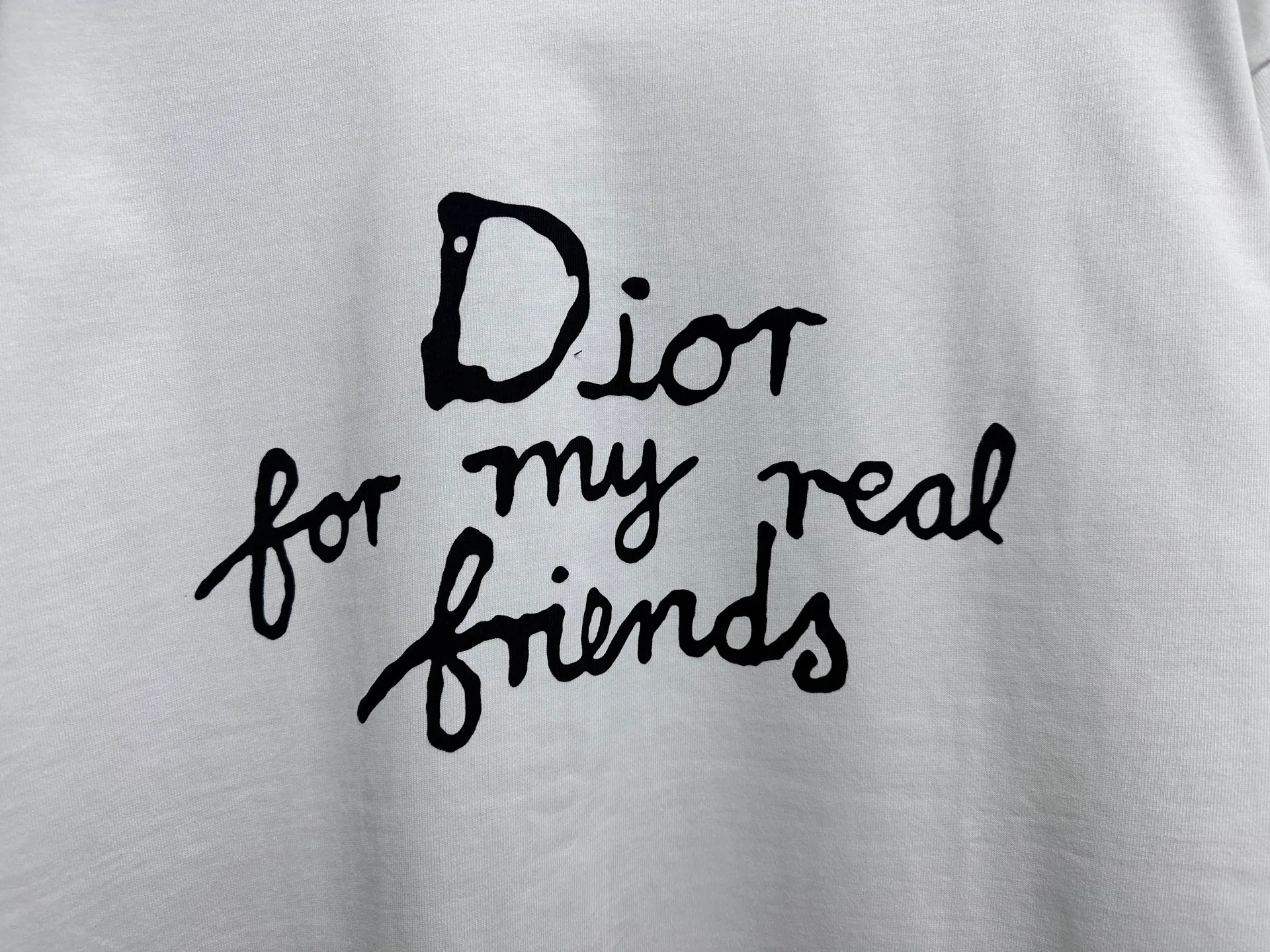 🅿️170 [Dior] Dior 25ss new letter short sleeves. Customized 280g same vat dyed fabric. Very comfortable to the touch. The latest brick cabinet in spring and summer is fashionable and versatile. It is very suitable for men and women. A must-have hangtag. Collar label. Washed wheat three labels are complete. Color: black white. Size: S-XL.