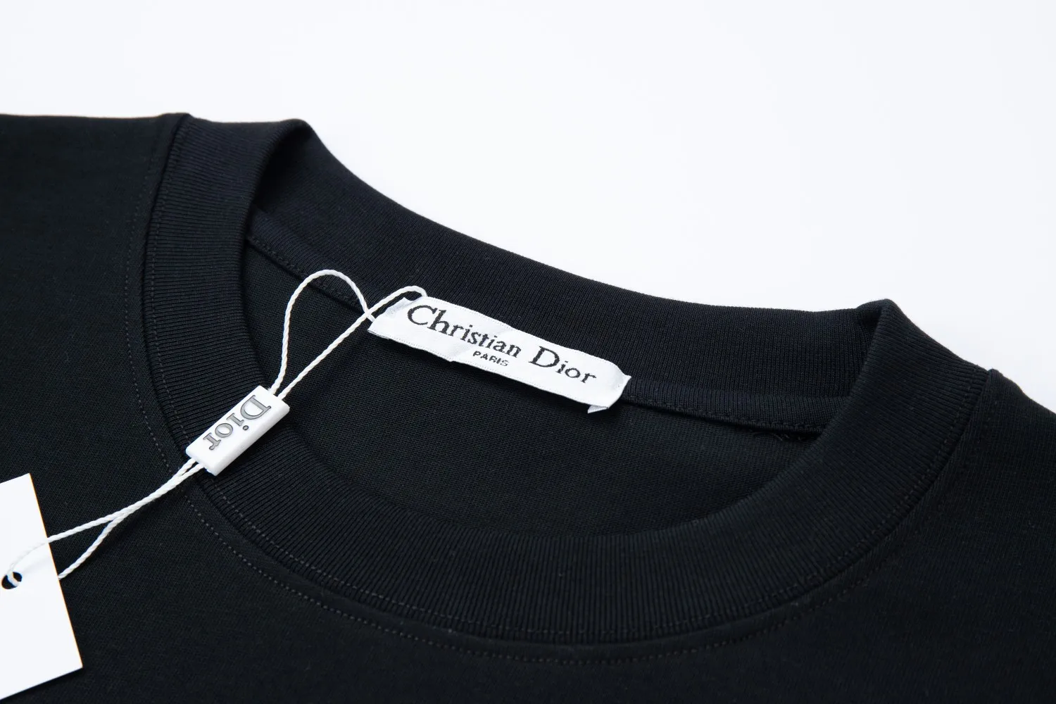 🅿️200 High quality ✨DIO✨🆕Classic logo letter pattern short sleeves. Official website synchronization, pure cotton fabric at the counter! Comfortable against the skin, durable and easy to wear, classic and simple logo design, meticulous original craftsmanship, customized 290G same vat dyed fabric, very comfortable to the touch, latest brick cabinet synchronization OS off-shoulder version, fashionable and personalized, super versatile and good-looking, very suitable for both men and women, a must-have style, hang tag, collar label, washed wheat, complete with three labels, black and white. 2️⃣Color S M L XL