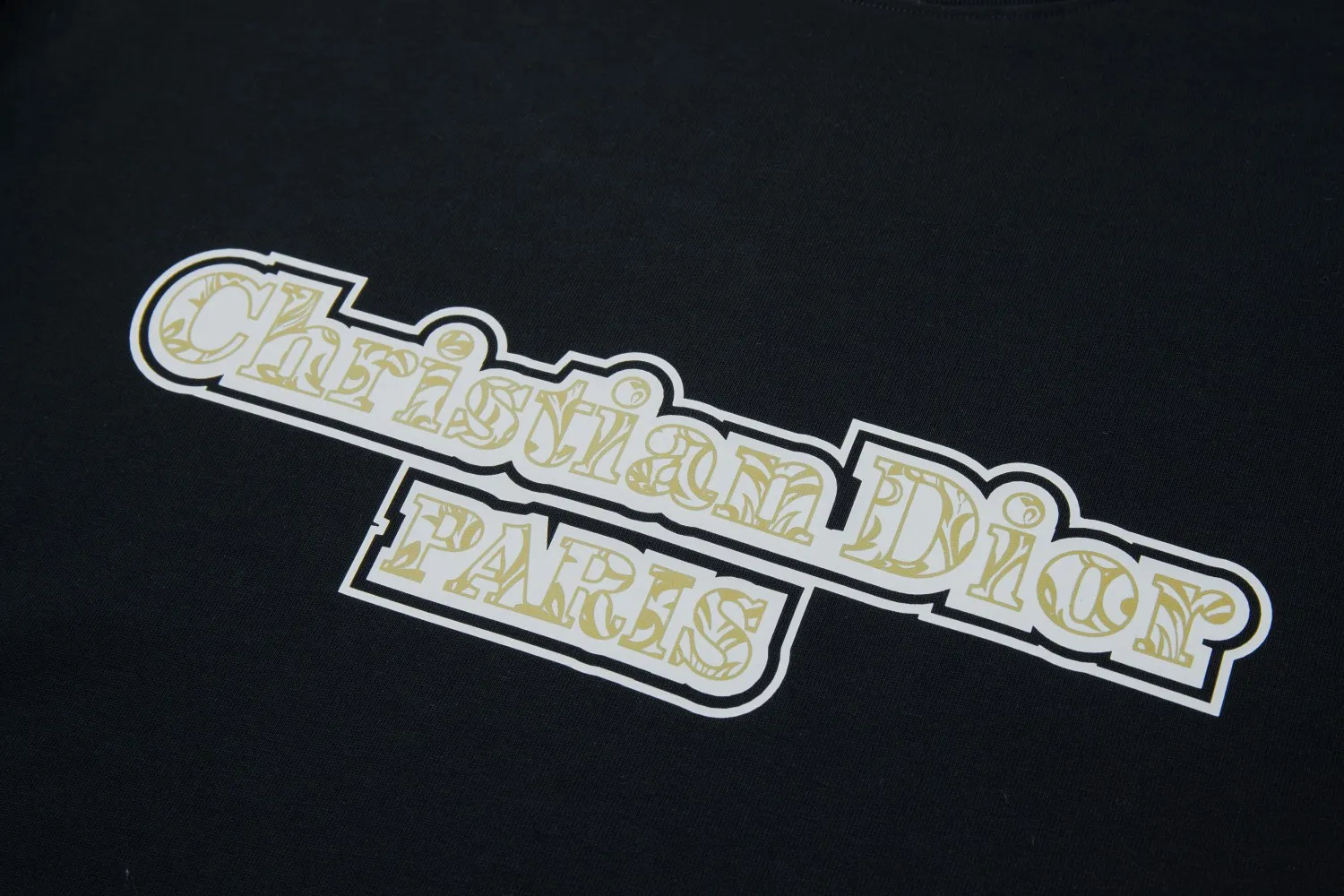 🅿️200 High quality ✨DIO✨🆕Classic logo letter pattern short sleeves. Official website synchronization, pure cotton fabric at the counter! Comfortable against the skin, durable and easy to wear, classic and simple logo design, meticulous original craftsmanship, customized 290G same vat dyed fabric, very comfortable to the touch, latest brick cabinet synchronization OS off-shoulder version, fashionable and personalized, super versatile and good-looking, very suitable for both men and women, a must-have style, hang tag, collar label, washed wheat, complete with three labels, black and white. 2️⃣Color S M L XL