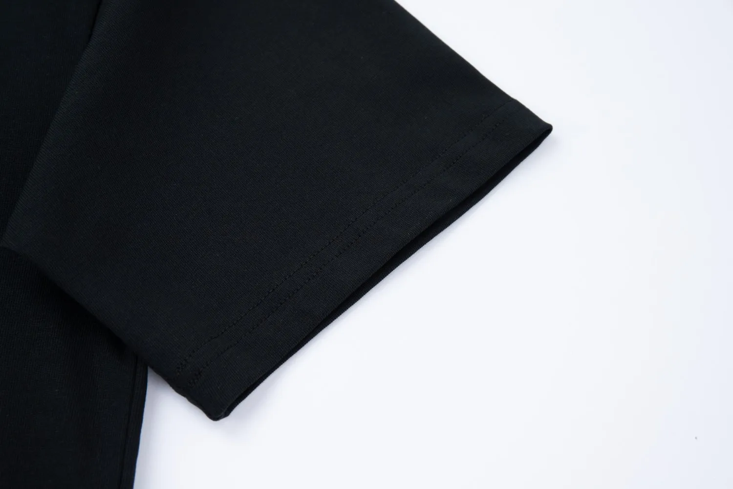 🅿️200 High quality ✨DIO✨🆕Classic logo letter pattern short sleeves. Official website synchronization, pure cotton fabric at the counter! Comfortable against the skin, durable and easy to wear, classic and simple logo design, meticulous original craftsmanship, customized 290G same vat dyed fabric, very comfortable to the touch, latest brick cabinet synchronization OS off-shoulder version, fashionable and personalized, super versatile and good-looking, very suitable for both men and women, a must-have style, hang tag, collar label, washed wheat, complete with three labels, black and white. 2️⃣Color S M L XL