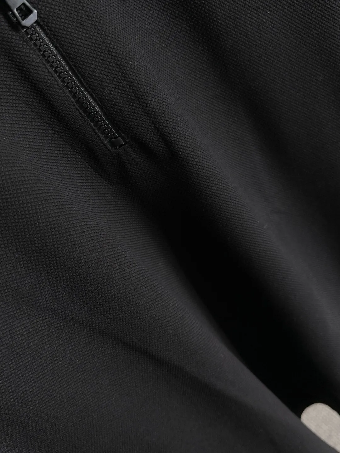 🅿️330 shipped the next day. High version DIOR/Dior 25ss spring and summer new high-definition pique cotton T-shirt. Made in Italy with imported machines. Truly luxurious and high-quality. 1:1COPY with eyes closed. Heavy combed fabrics, high-strength and heavy-weight fabrics feel substantial when weighed. The upper body is also more textured than ordinary T-shirts and is not easy to deform. This texture can cope with the weather. It absorbs sweat and is breathable, suitable for both hot and cold conditions! Perfectly produced with reference to the original stitch and stitch! The loose fit design is super noble. Custom-woven signature ribbed collar, cuffs, and hem. Really rare and rare goods Size: M-XXXL
