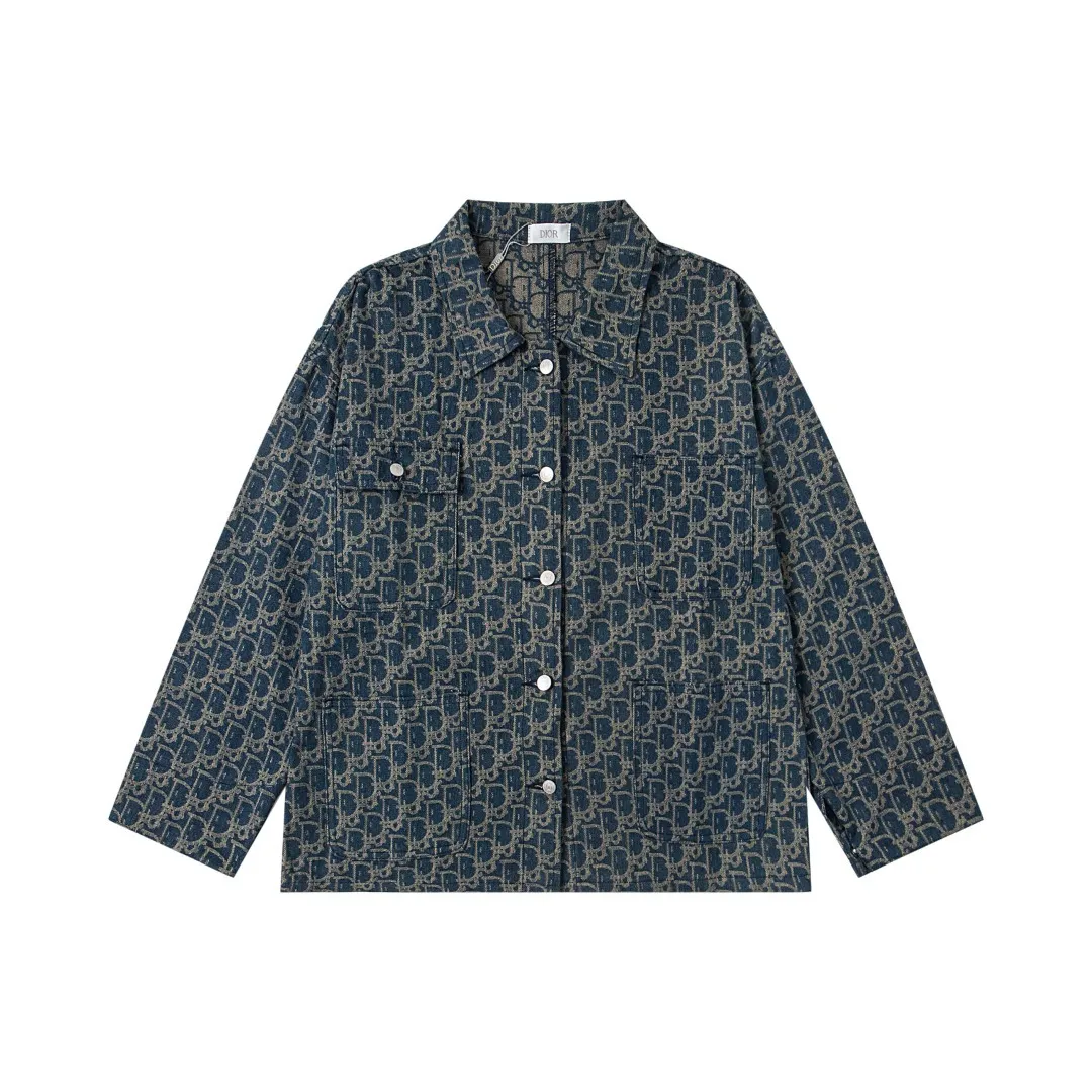 🅿️330 New: Style number: B135 DIOR classic logo all-over jacquard retro washed denim couple casual jacket 1⃣️Customized all-over printed knitted jacquard silk fabric, all-over printed jacquard adopts thousands of needle embroidery technology to perfectly control every stitch and thread. Different from other versions in the market, the fabric adopts customized dyeing and ultra-high washed tie-dye technology, complex workmanship, very high-quality fabric! Precise and high-quality jacquard craftsmanship allows the logo and fabric to be integrated into one! 2⃣️After washing, the upper body is soft and comfortable, extremely delicate, and feels solid, smooth and soft. The fabric has the characteristics of being wrinkle-free and has an invincible feel. The details are handled perfectly! 3⃣️Fashionable and personalized, the style is fashionable, simple and elegant, and it is a very versatile jacket!    Same style for men and women Color: Picture color Size: S. M. L. XL