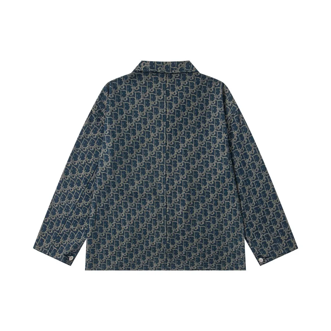 🅿️330 New: Style number: B135 DIOR classic logo all-over jacquard retro washed denim couple casual jacket 1⃣️Customized all-over printed knitted jacquard silk fabric, all-over printed jacquard adopts thousands of needle embroidery technology to perfectly control every stitch and thread. Different from other versions in the market, the fabric adopts customized dyeing and ultra-high washed tie-dye technology, complex workmanship, very high-quality fabric! Precise and high-quality jacquard craftsmanship allows the logo and fabric to be integrated into one! 2⃣️After washing, the upper body is soft and comfortable, extremely delicate, and feels solid, smooth and soft. The fabric has the characteristics of being wrinkle-free and has an invincible feel. The details are handled perfectly! 3⃣️Fashionable and personalized, the style is fashionable, simple and elegant, and it is a very versatile jacket!    Same style for men and women Color: Picture color Size: S. M. L. XL
