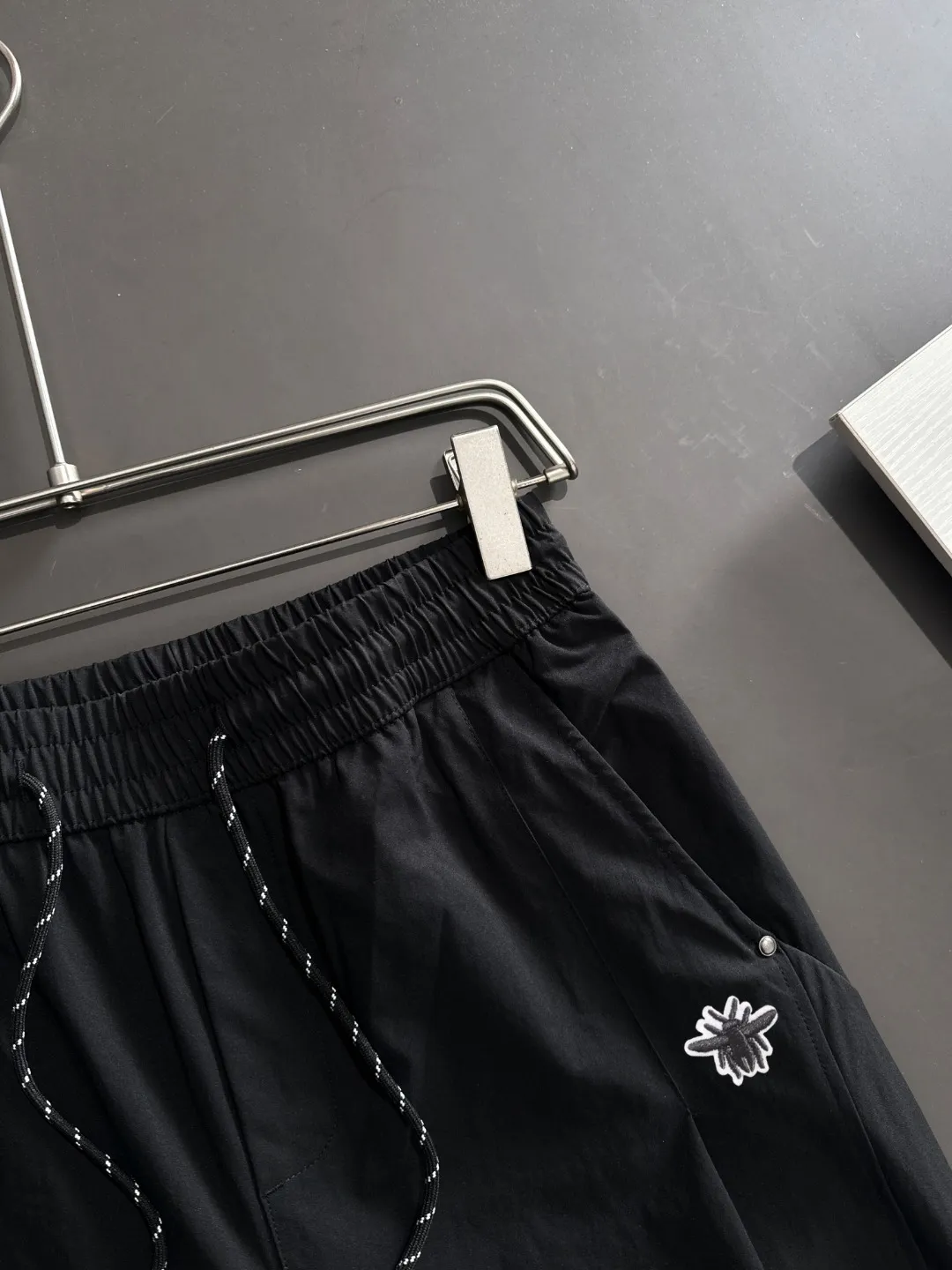🅿️390 next day shipping DIOR 2025 spring and summer new elastic band casual pants, thin counter custom fabrics, high breathability and comfort, impeccable details, brand element design concept, reflecting high quality. It feels delicate and soft! It presents a casual cut and the upper body shape is great! Size: M-4XL