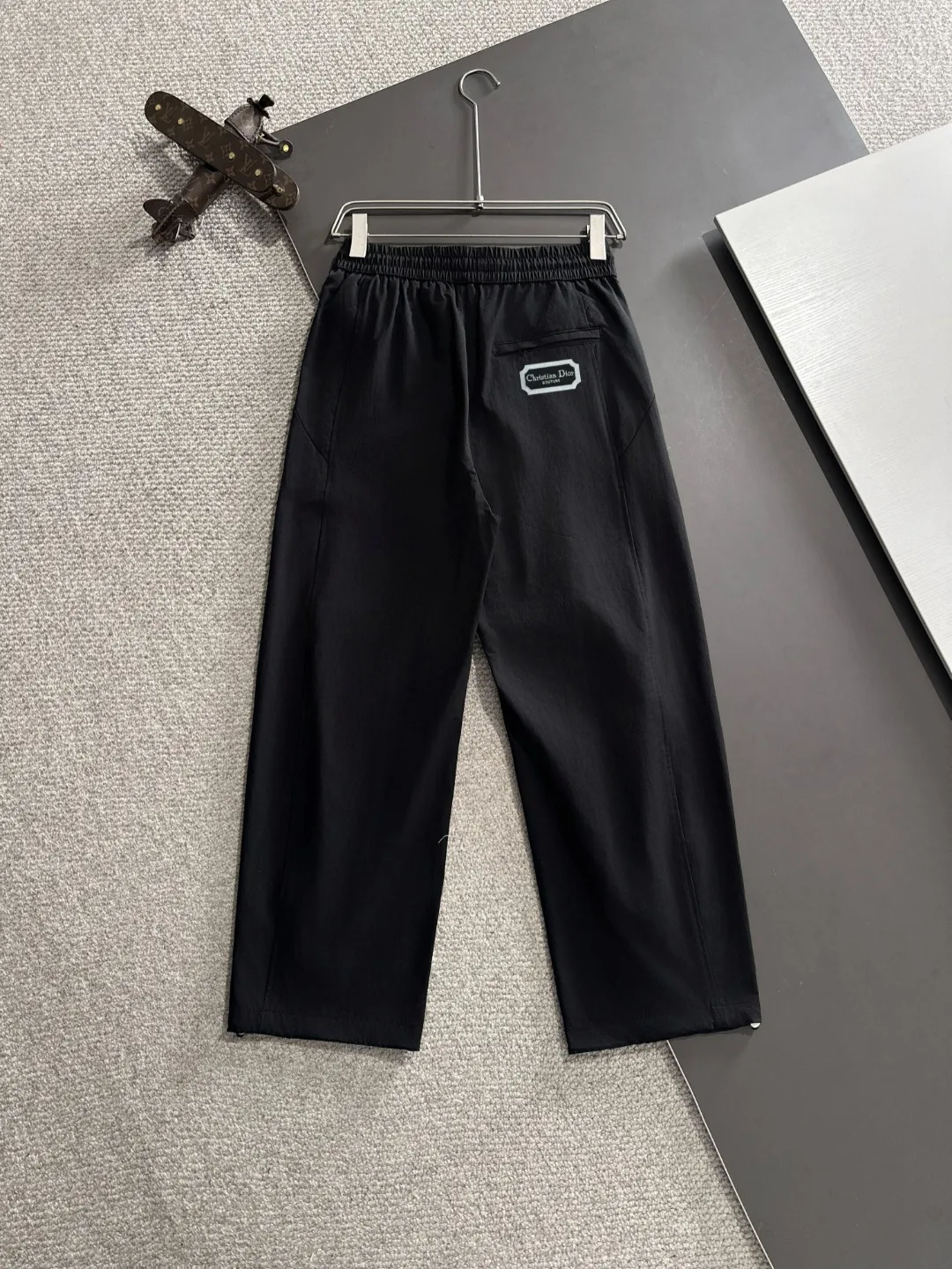 🅿️390 next day shipping DIOR 2025 spring and summer new elastic band casual pants, thin counter custom fabrics, high breathability and comfort, impeccable details, brand element design concept, reflecting high quality. It feels delicate and soft! It presents a casual cut and the upper body shape is great! Size: M-4XL