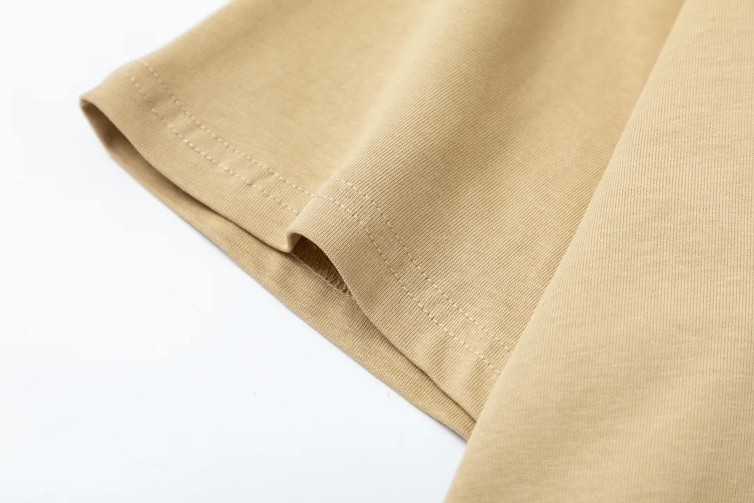🅿️170 Dior Dior joint stone island series 2025 new three-dimensional silicone letter logo Uniform short-sleeved T-shirt for men and women ·Customized 280 grams of 100% double yarn pure cotton fabric ·Defined dyeing of 32 double-strand threads ·Laser three-dimensional convex glue technology ·Collar label, hangtag, main mark and three labels complete Color: Khaki Size: XS S M L